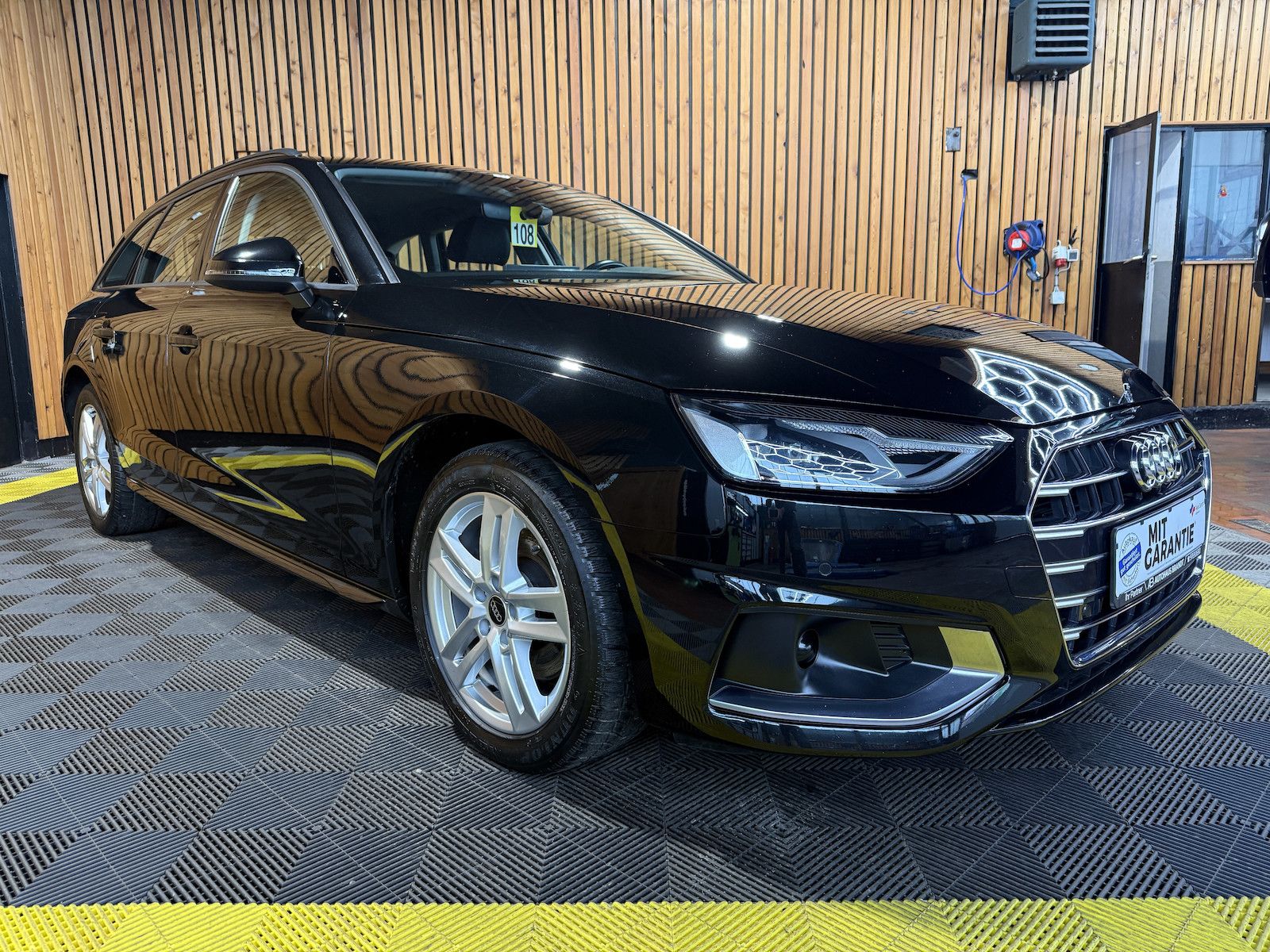 Fahrzeugabbildung Audi A4 Avant adv. 35 TFSI Aut Navi*Kam*Virtual*Leder