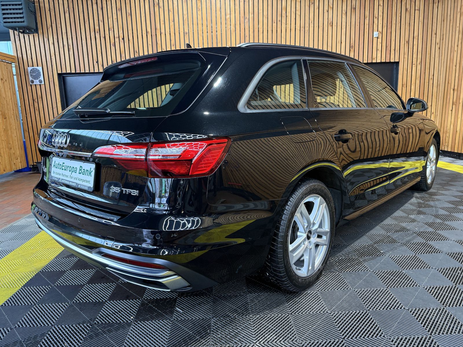 Fahrzeugabbildung Audi A4 Avant adv. 35 TFSI Aut Navi*Kam*Virtual*Leder