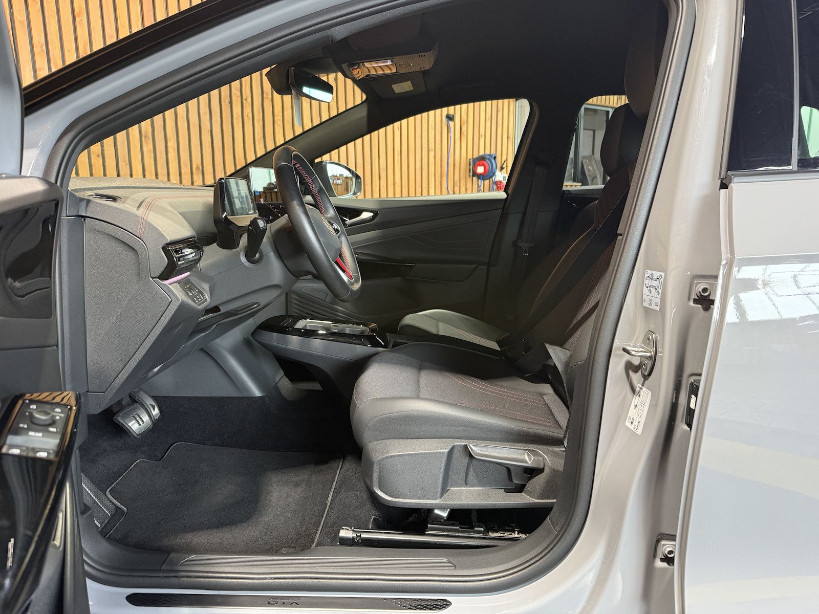 Fahrzeugabbildung Volkswagen ID.4 GTX 4M *Navi*ACC*Matrix*Keyless*AreaView*