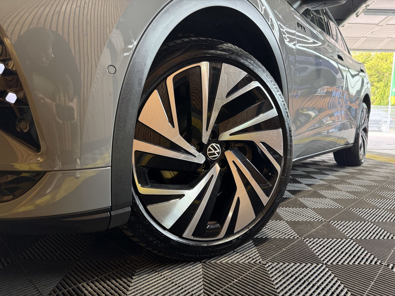 Fahrzeugabbildung Volkswagen ID.4 GTX 4M *Navi*ACC*Matrix*Keyless*AreaView*