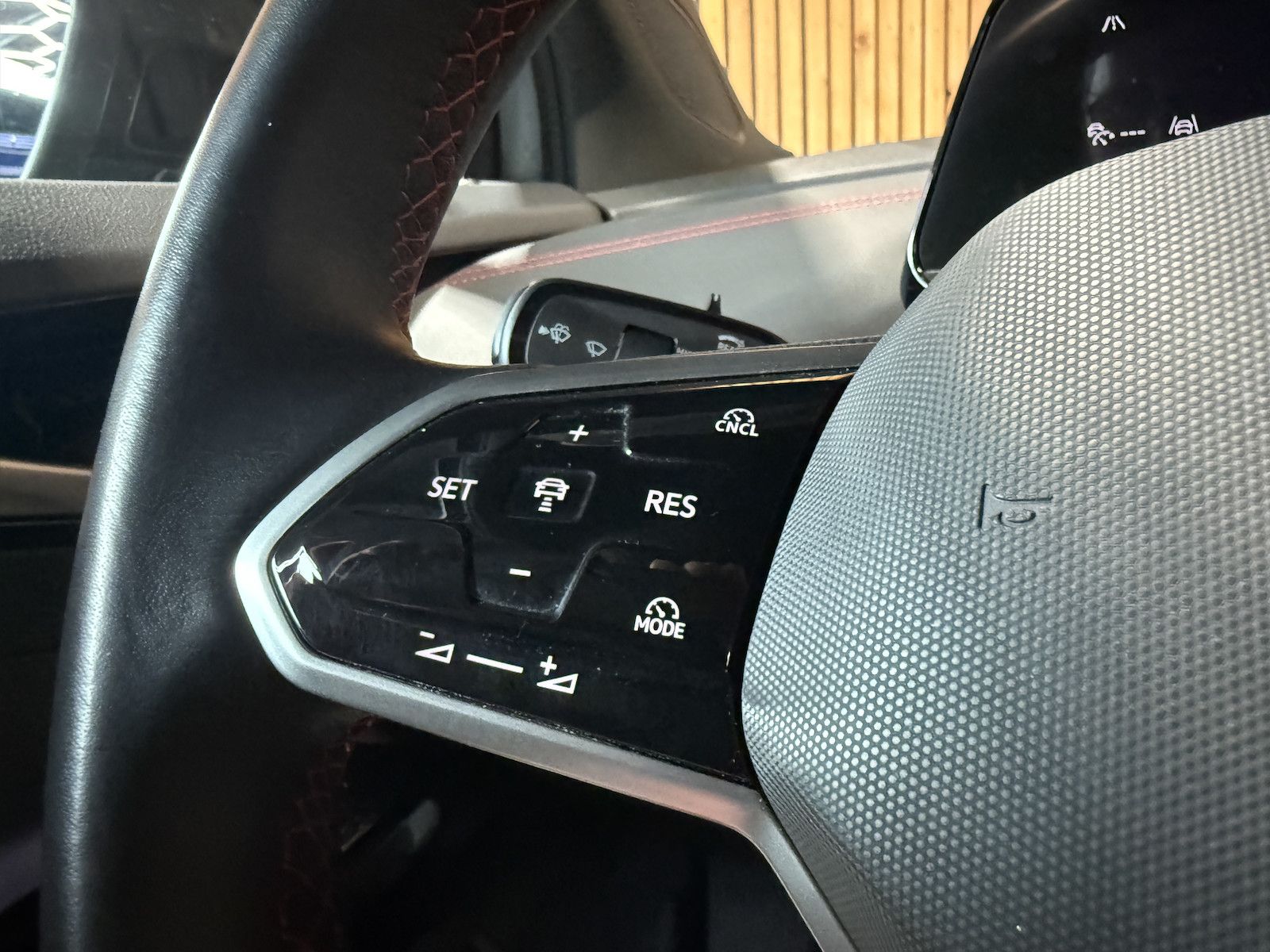 Fahrzeugabbildung Volkswagen ID.4 GTX 4M *Navi*ACC*Matrix*Keyless*AreaView*