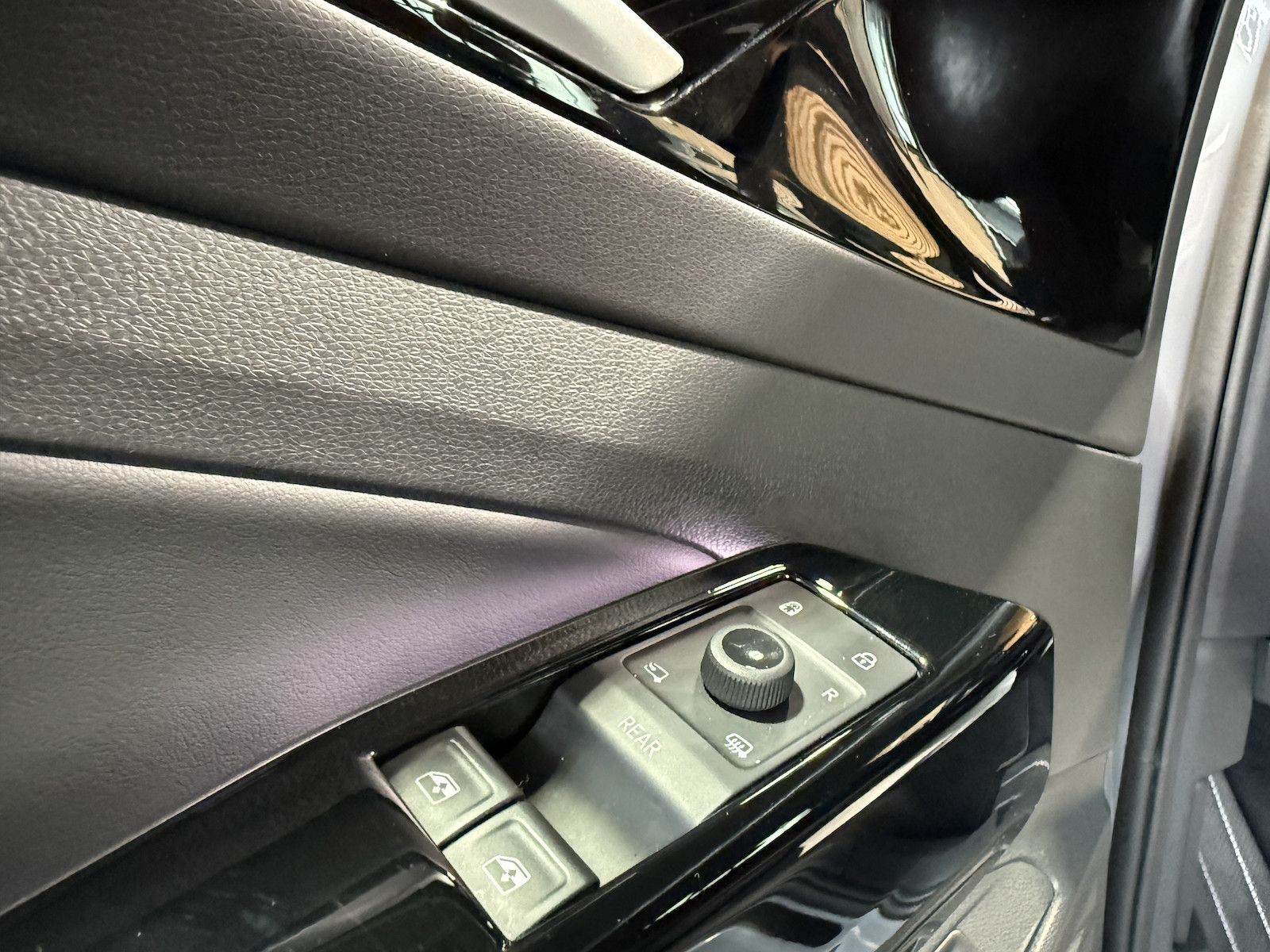 Fahrzeugabbildung Volkswagen ID.4 GTX 4M *Navi*ACC*Matrix*Keyless*AreaView*