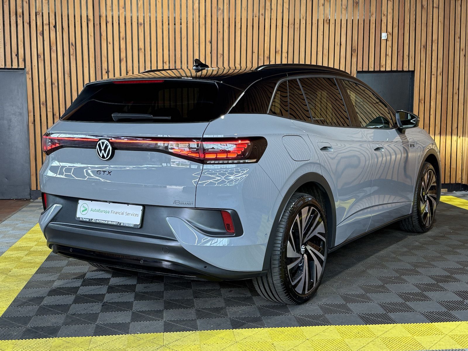 Fahrzeugabbildung Volkswagen ID.4 GTX 4M *Navi*ACC*Matrix*Keyless*AreaView*