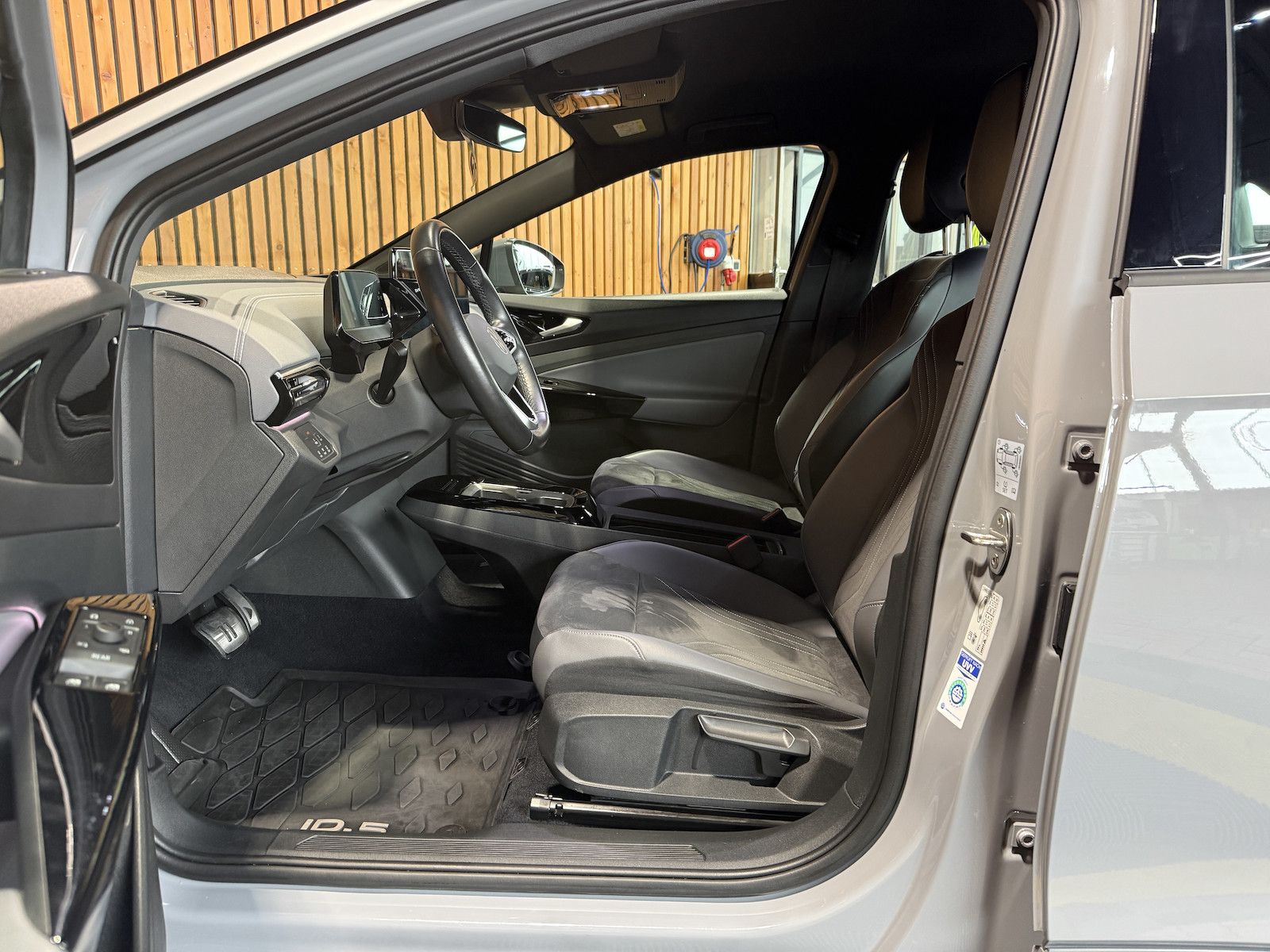 Fahrzeugabbildung Volkswagen ID.5 Pro Navi Pro *Navi*ACC*LED*Wärmepumpe*Kam*