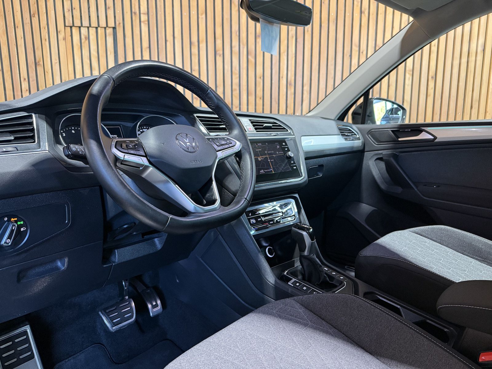 Fahrzeugabbildung Volkswagen Tiguan 1,5 TSI Move DSG *Navi*ACC*Kam*LED*AHK