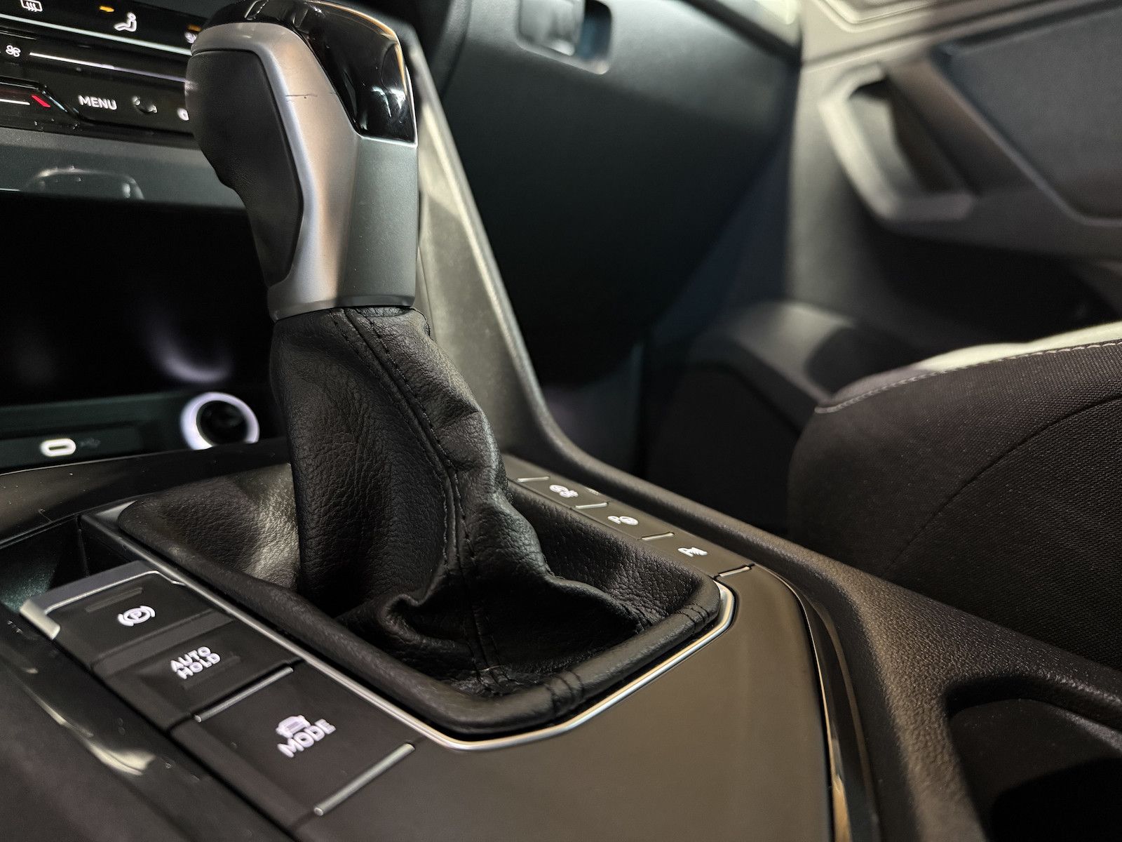 Fahrzeugabbildung Volkswagen Tiguan 1,5 TSI Move DSG *Navi*ACC*Kam*LED*AHK