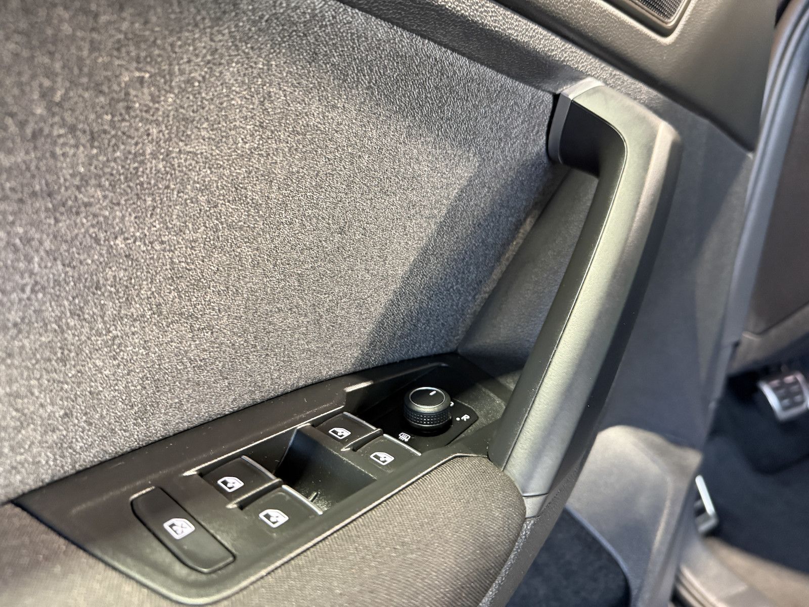 Fahrzeugabbildung Volkswagen Tiguan 1,5 TSI Move DSG *Navi*ACC*Kam*LED*AHK