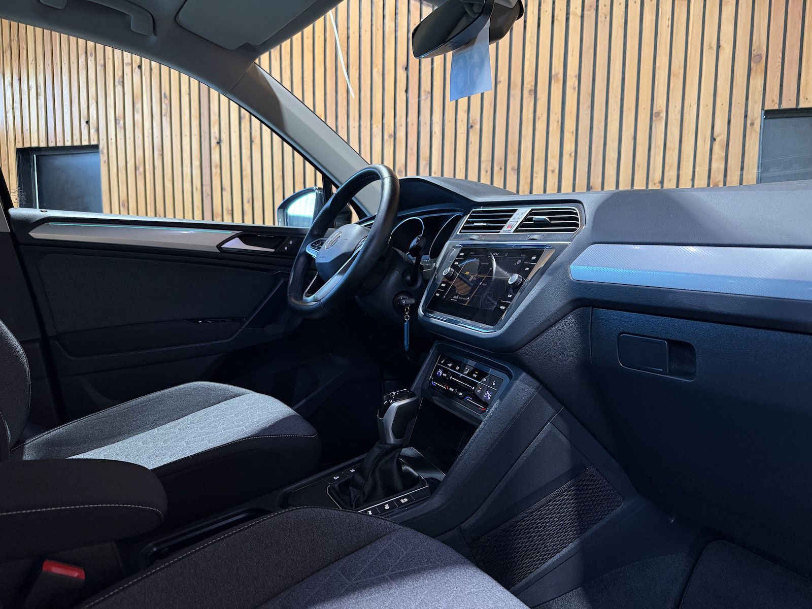 Fahrzeugabbildung Volkswagen Tiguan 1,5 TSI Move DSG *Navi*ACC*Kam*LED*AHK
