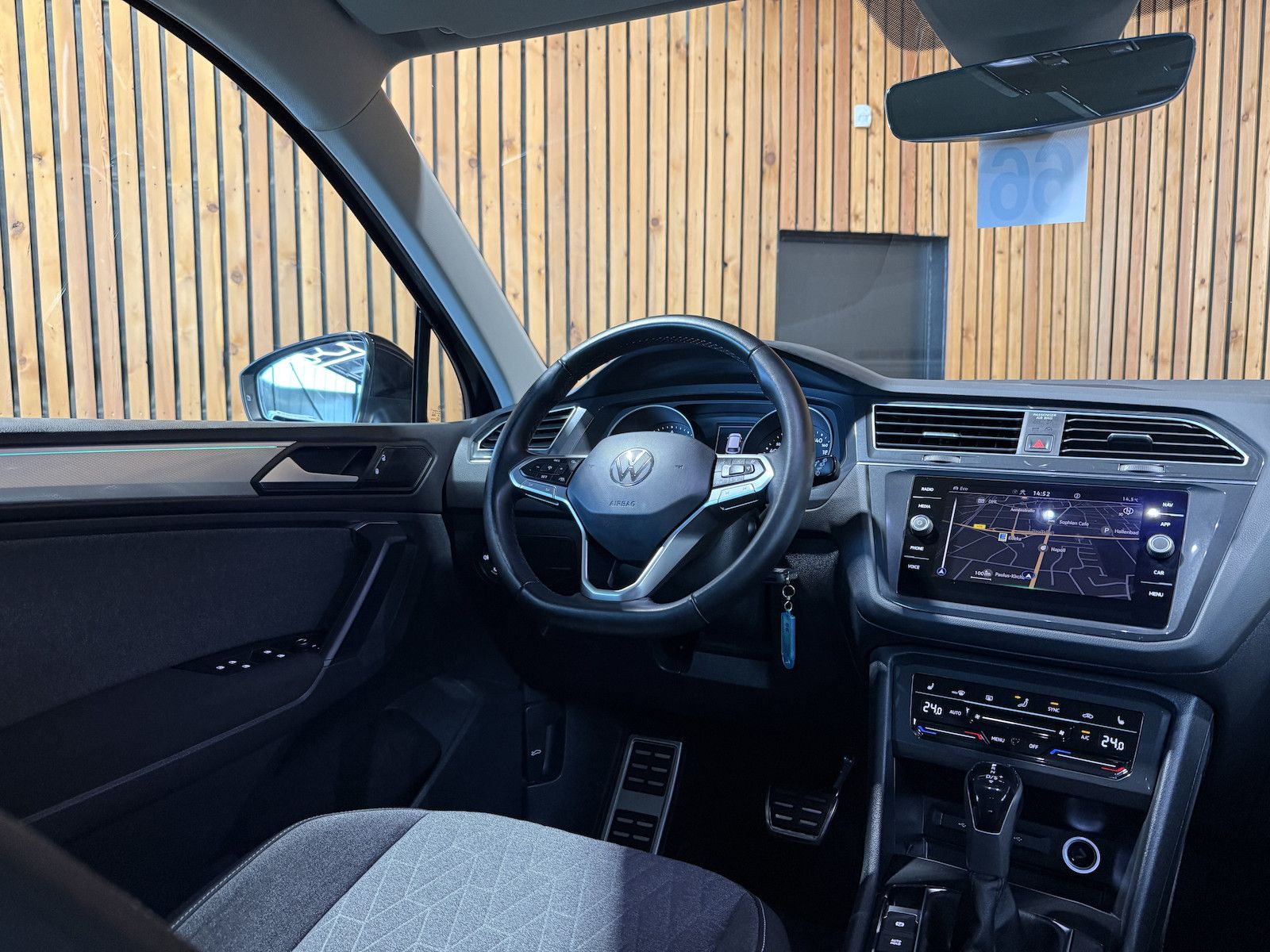 Fahrzeugabbildung Volkswagen Tiguan 1,5 TSI Move DSG *Navi*ACC*Kam*LED*AHK
