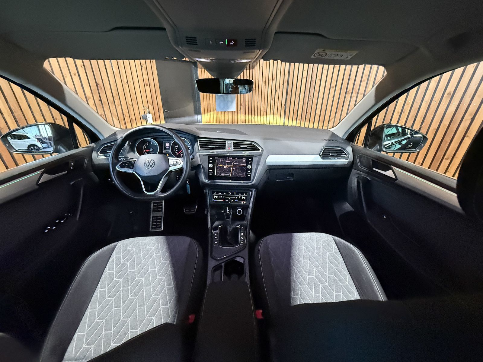 Fahrzeugabbildung Volkswagen Tiguan 1,5 TSI Move DSG *Navi*ACC*Kam*LED*AHK