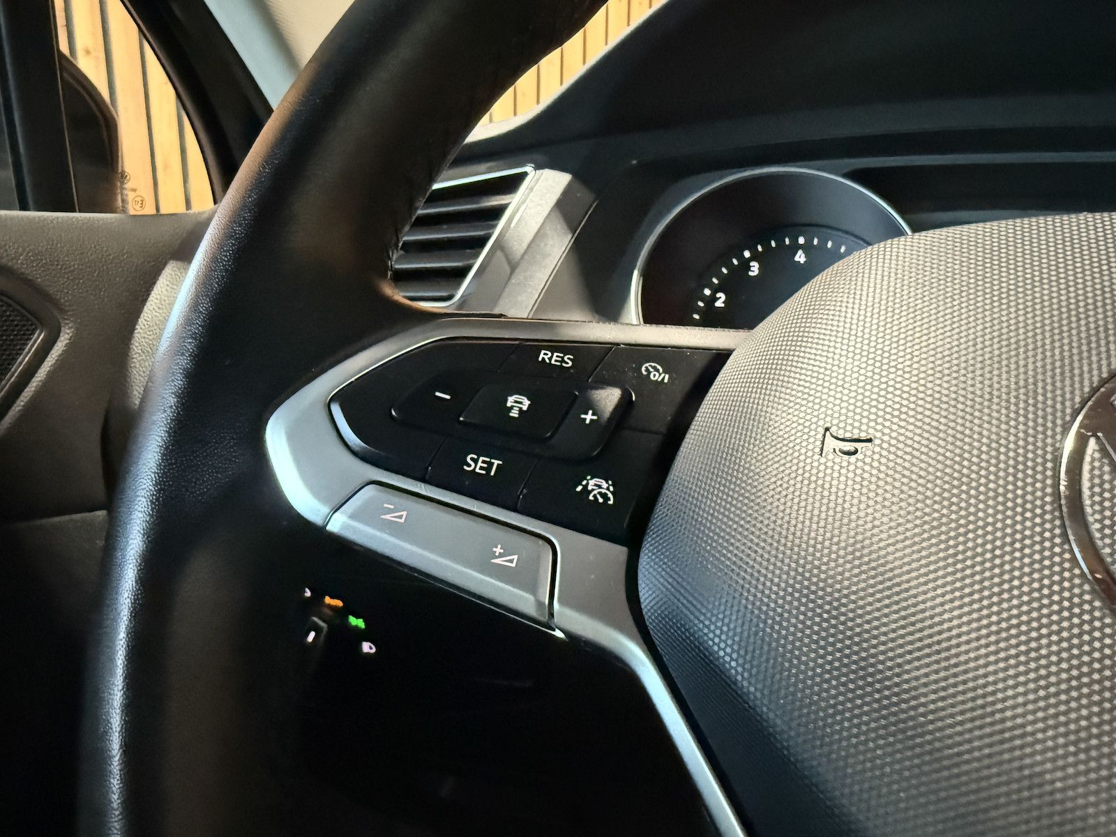 Fahrzeugabbildung Volkswagen Tiguan 1,5 TSI Move DSG *Navi*ACC*Kam*LED*AHK