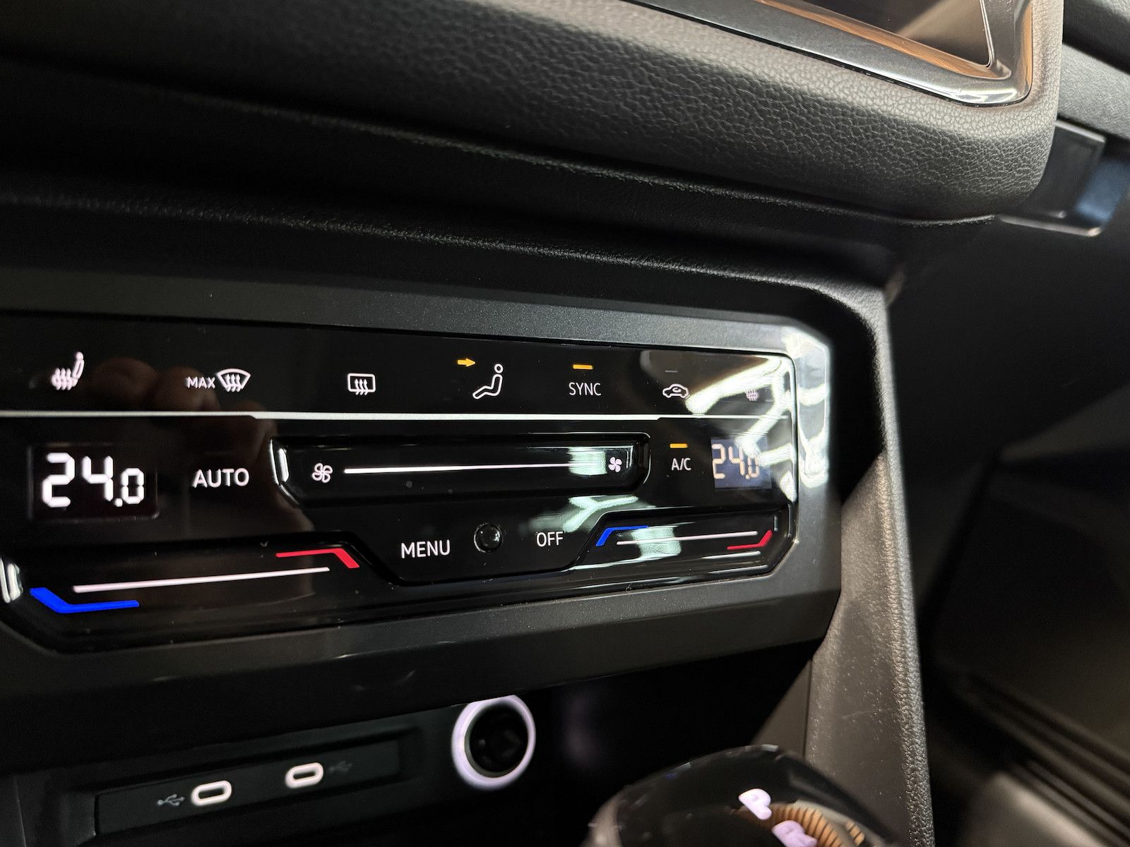 Fahrzeugabbildung Volkswagen Tiguan 1,5 TSI Move DSG *Navi*ACC*Kam*LED*AHK