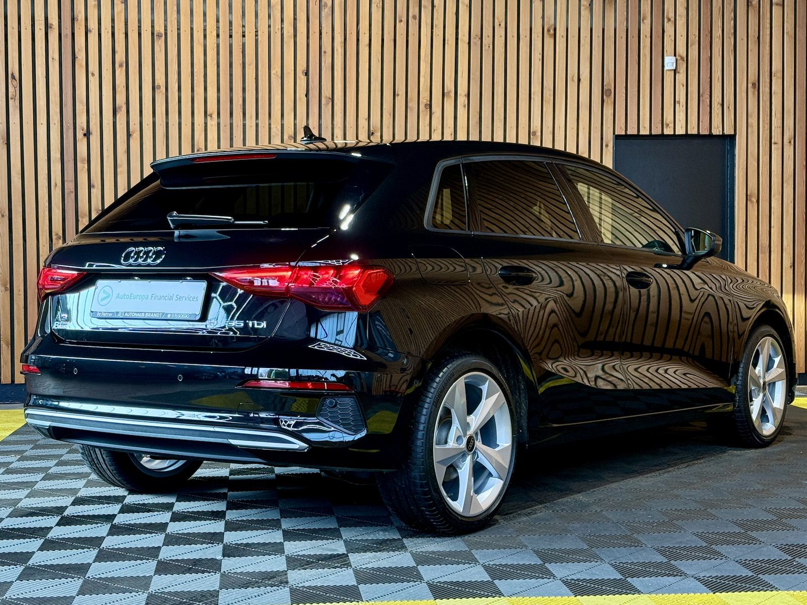 Fahrzeugabbildung Audi A3 Sportback Edition one 2,0 TDI *Navi*Virtual*