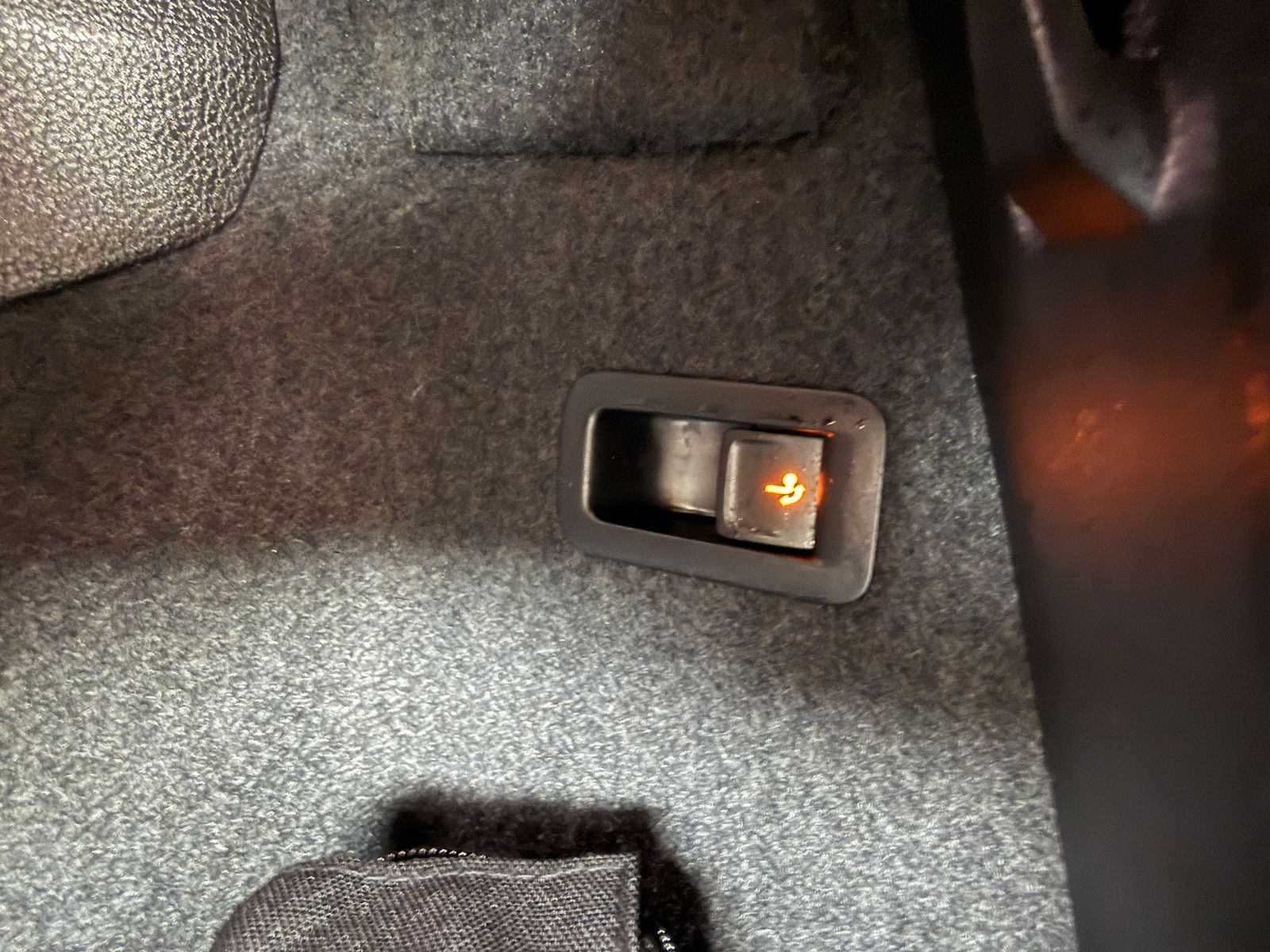 Fahrzeugabbildung SKODA Karoq 2,0 TDI 4x4 DSG *Navi*AHK*Matrix*Kam*Pano