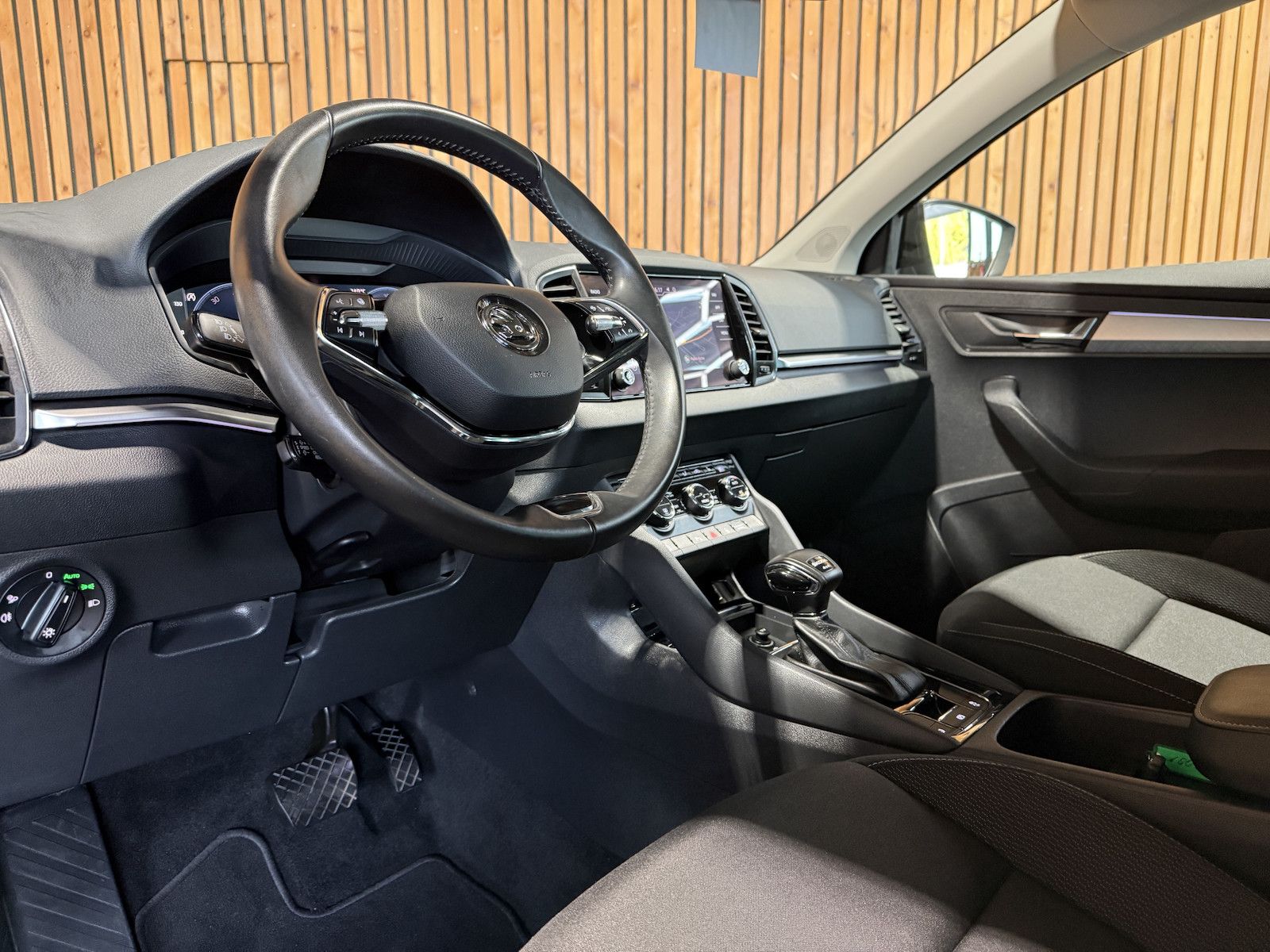 Fahrzeugabbildung SKODA Karoq 2,0 TDI 4x4 DSG *Navi*AHK*Matrix*Kam*Pano