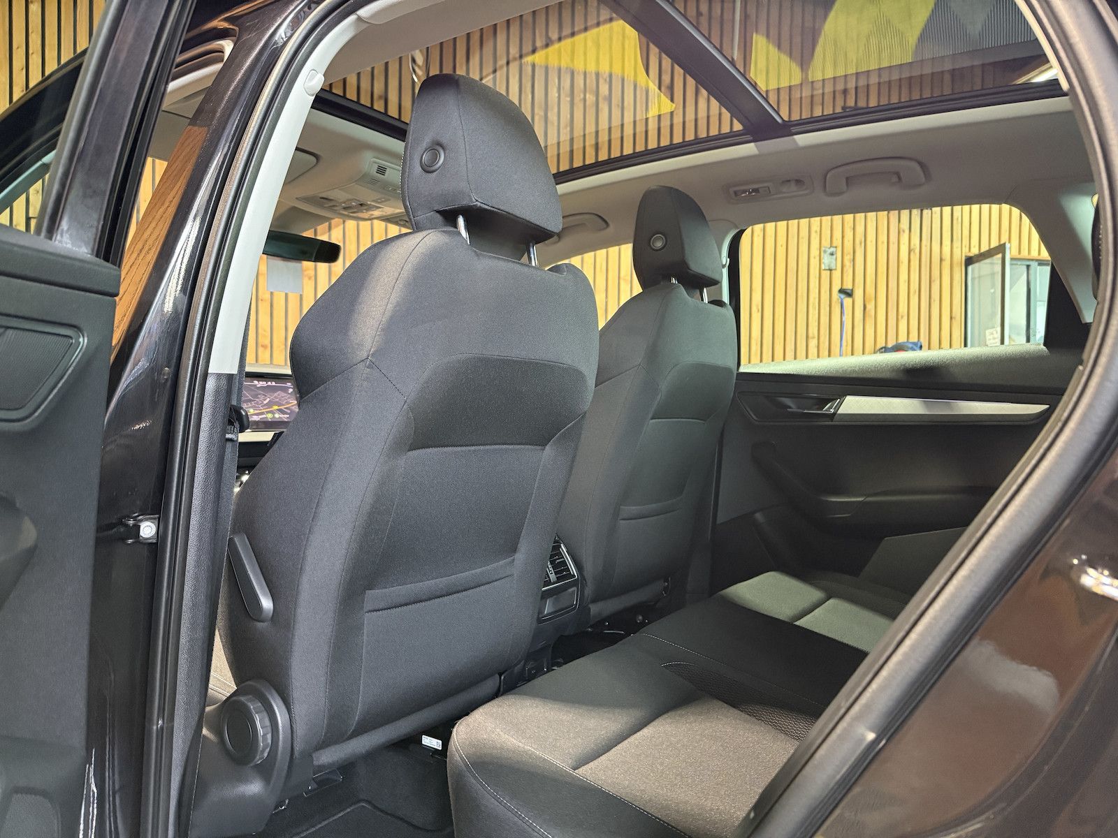 Fahrzeugabbildung SKODA Karoq 2,0 TDI 4x4 DSG *Navi*AHK*Matrix*Kam*Pano