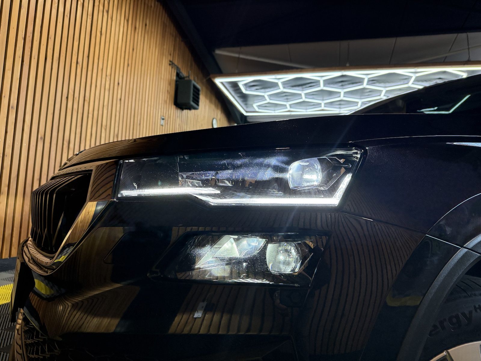 Fahrzeugabbildung SKODA Karoq 2,0 TDI 4x4 DSG *Navi*AHK*Matrix*Kam*Pano