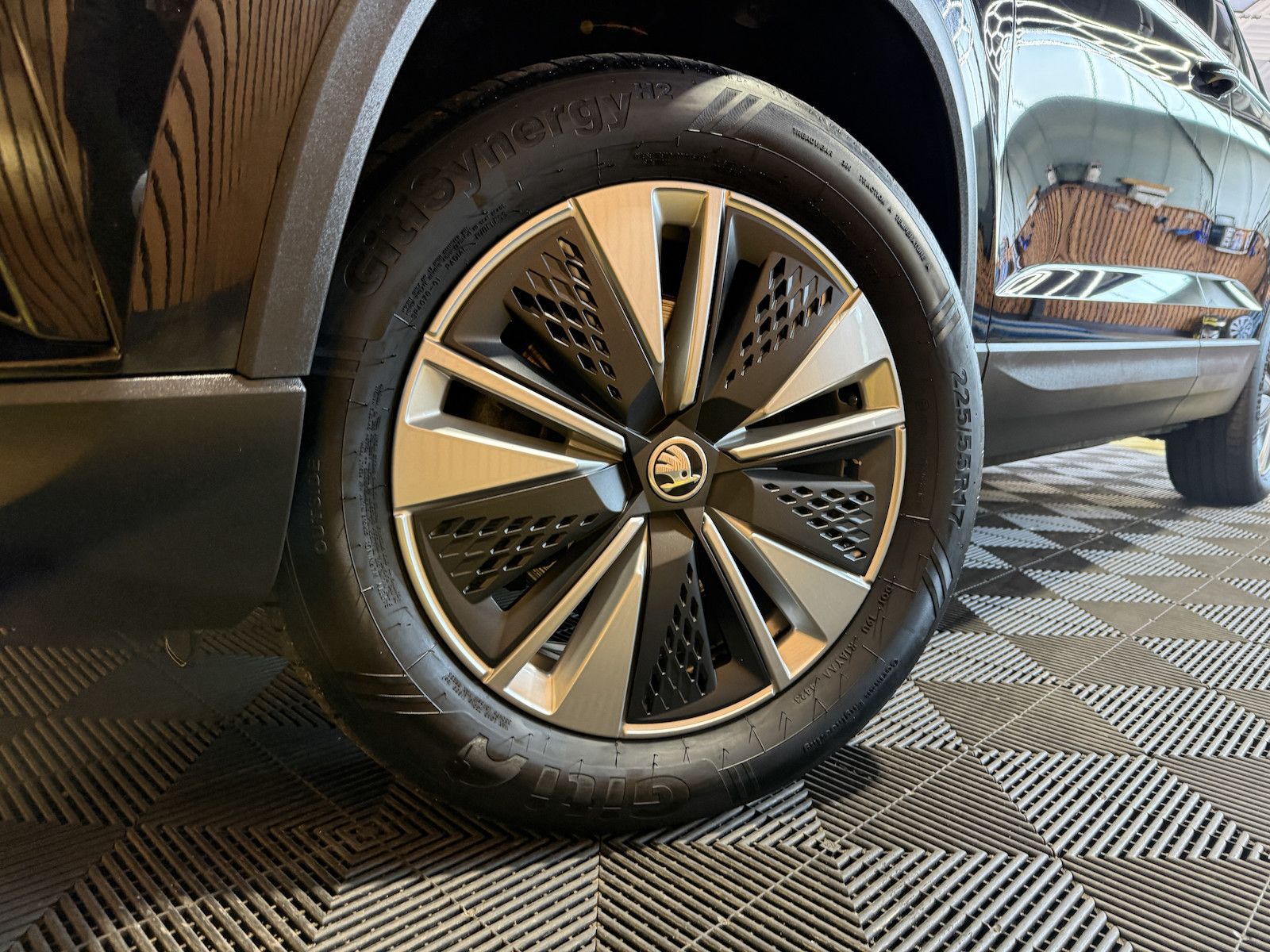 Fahrzeugabbildung SKODA Karoq 2,0 TDI 4x4 DSG *Navi*AHK*Matrix*Kam*Pano