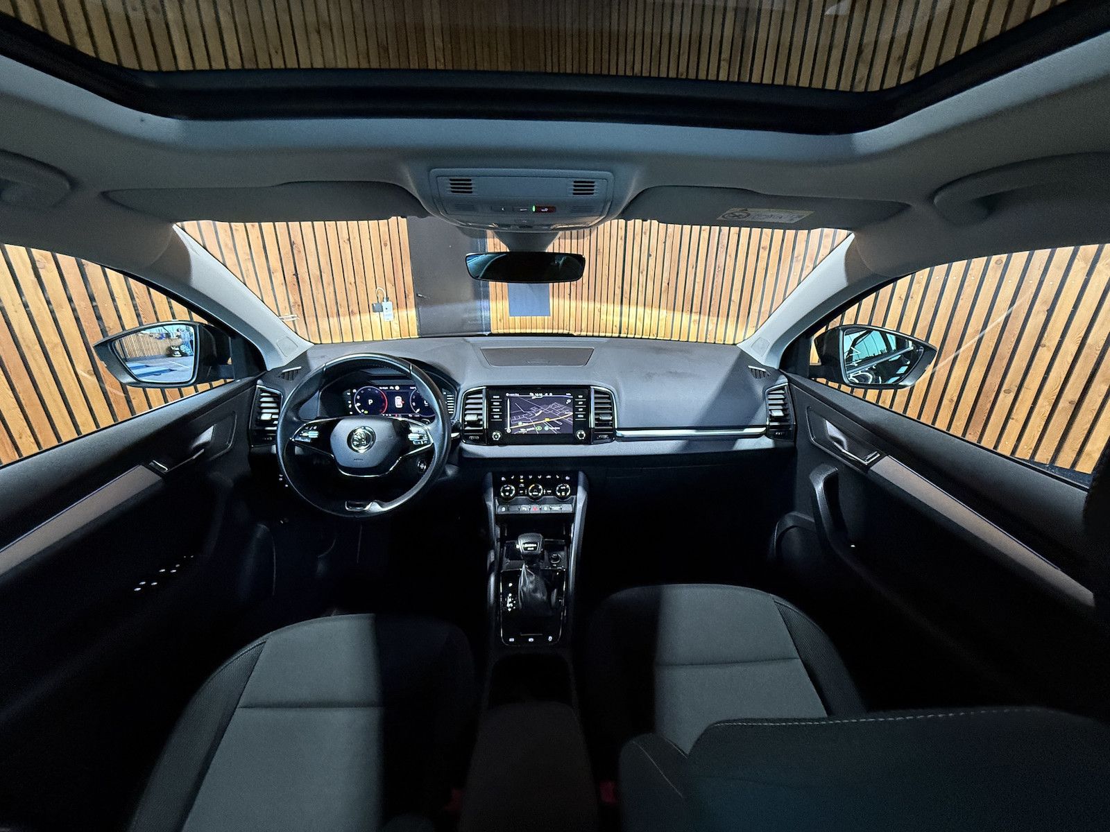 Fahrzeugabbildung SKODA Karoq 2,0 TDI 4x4 DSG *Navi*AHK*Matrix*Kam*Pano