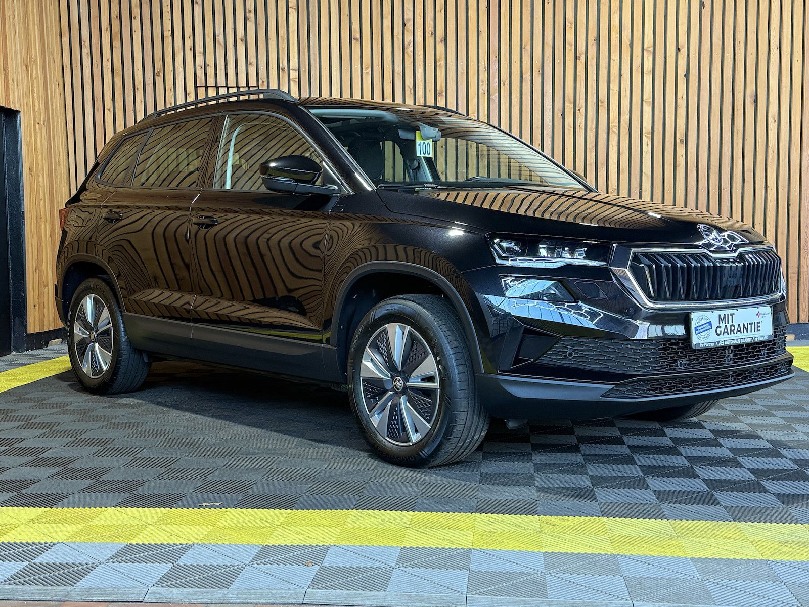 Fahrzeugabbildung SKODA Karoq 2,0 TDI 4x4 DSG *Navi*AHK*Matrix*Kam*Pano