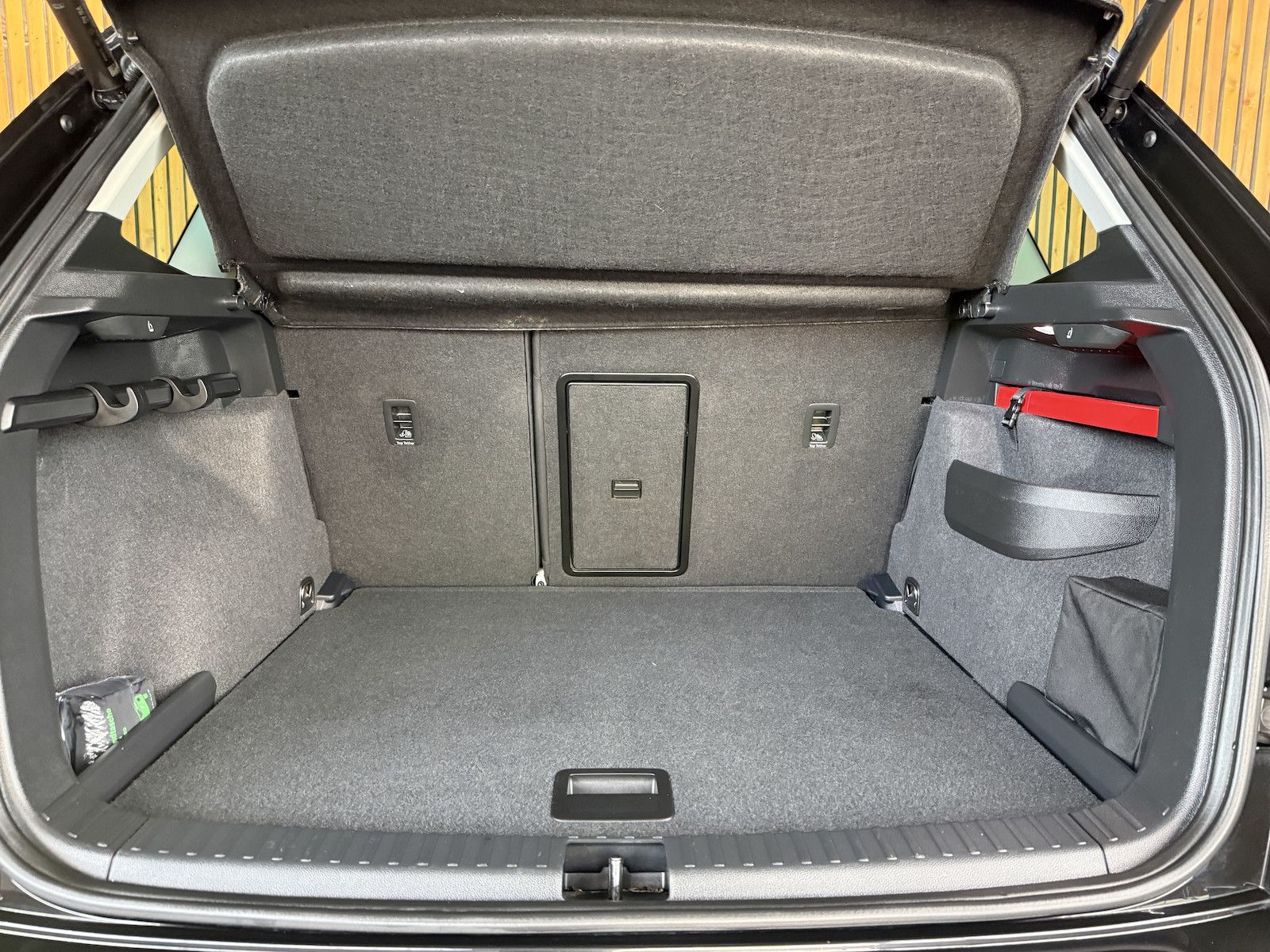 Fahrzeugabbildung SKODA Karoq 2,0 TDI 4x4 DSG *Navi*AHK*Matrix*Kam*Pano