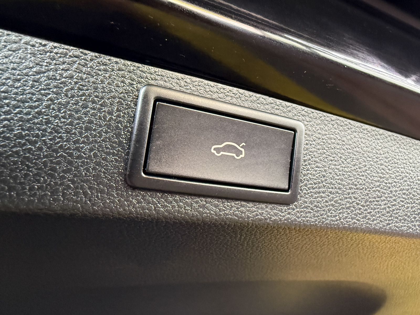 Fahrzeugabbildung SKODA Karoq 2,0 TDI 4x4 DSG *Navi*AHK*Matrix*Kam*Pano