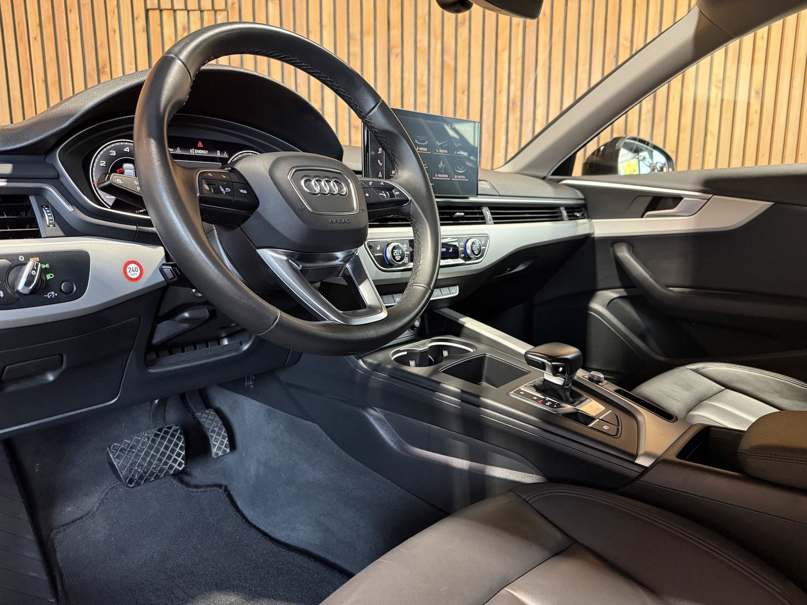 Fahrzeugabbildung Audi A4 Avant adv. TFSI *Navi*Kam*Virtual*Leder*ACC