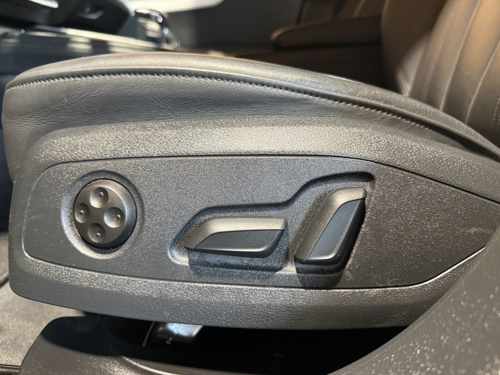 Fahrzeugabbildung Audi A4 Avant adv. TFSI *Navi*Kam*Virtual*Leder*ACC