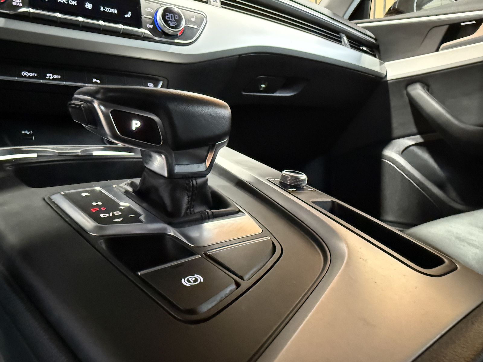Fahrzeugabbildung Audi A4 Avant adv. TFSI *Navi*Kam*Virtual*Leder*ACC