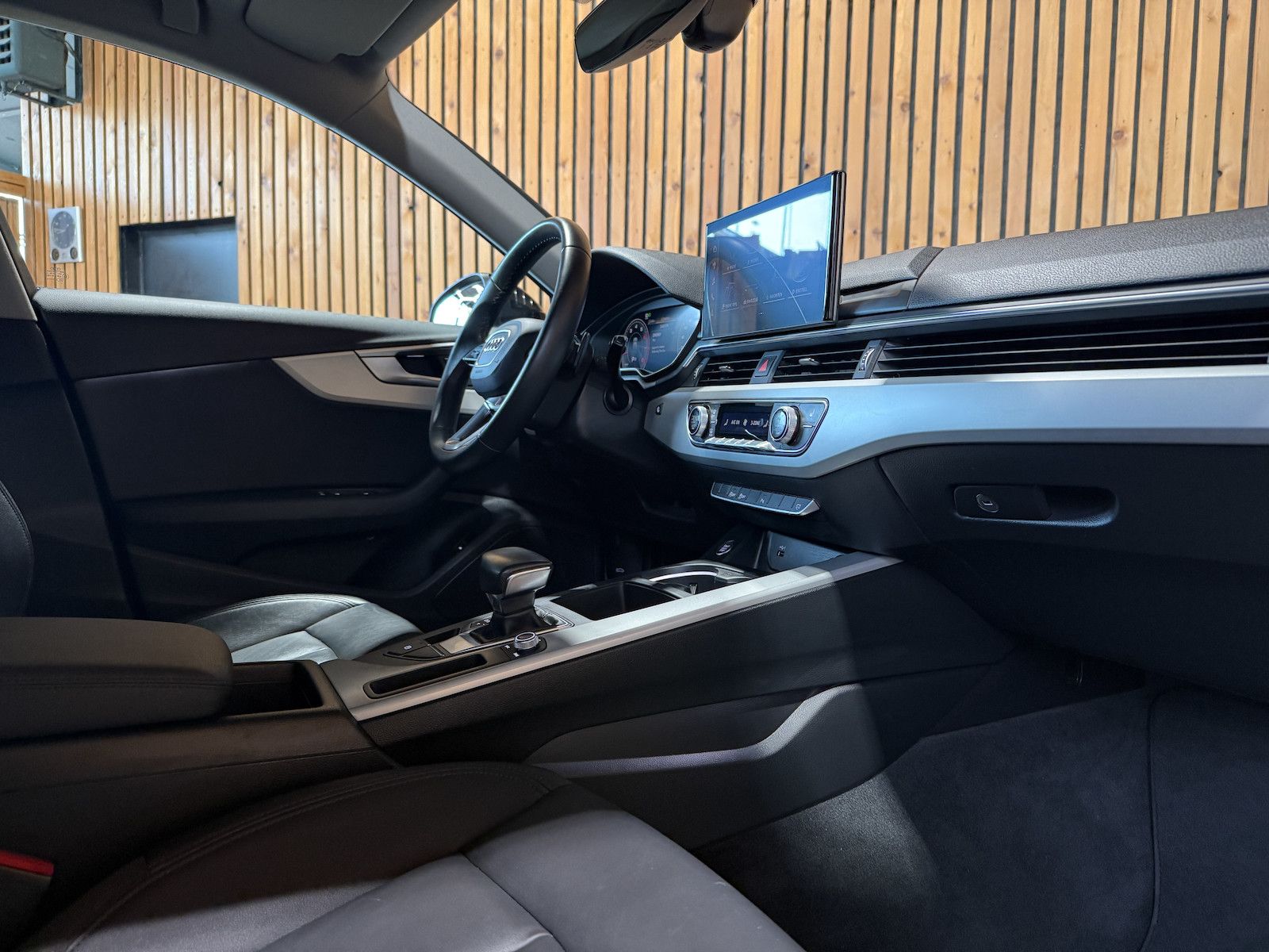 Fahrzeugabbildung Audi A4 Avant adv. TFSI *Navi*Kam*Virtual*Leder*ACC