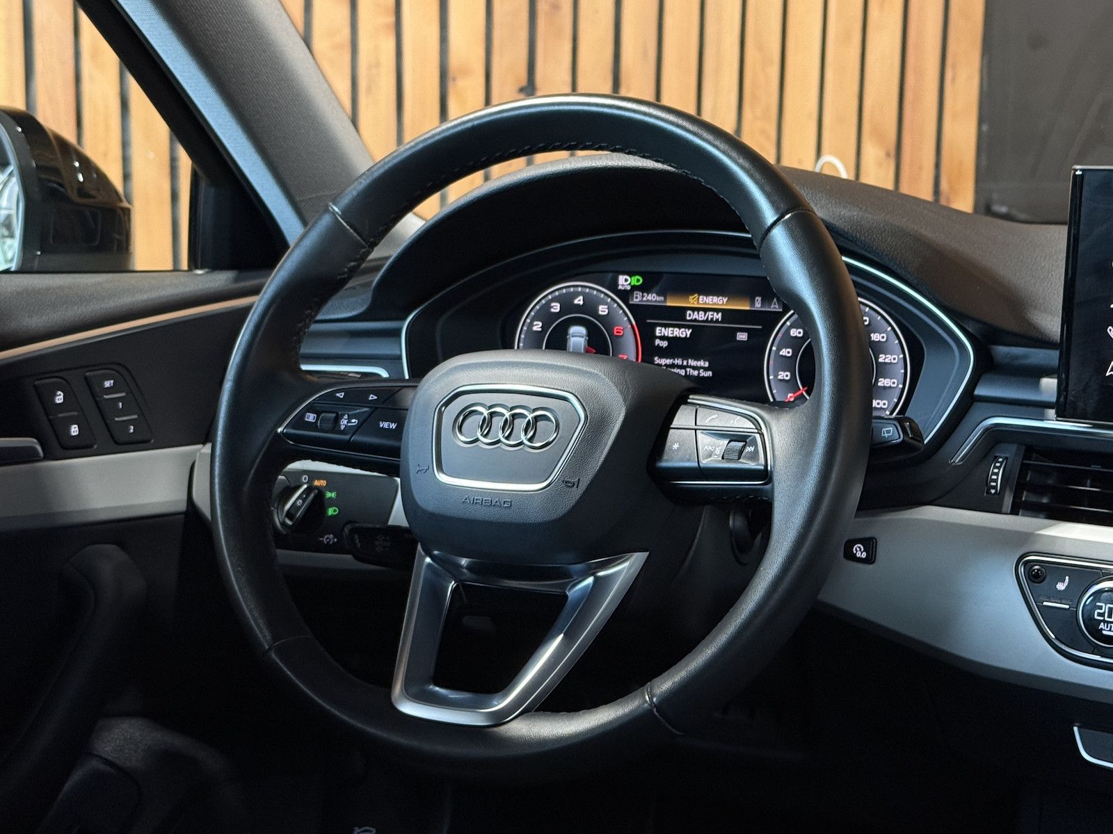 Fahrzeugabbildung Audi A4 Avant adv. TFSI *Navi*Kam*Virtual*Leder*ACC