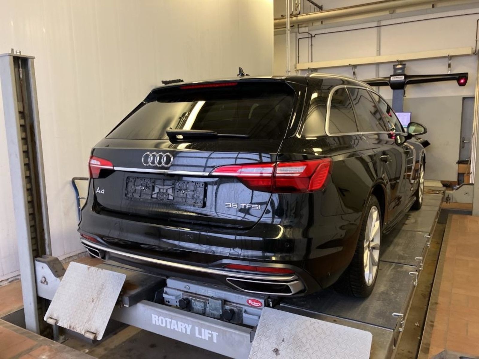 Fahrzeugabbildung Audi A4 Avant adv. TFSI *Navi*Kam*Virtual*Leder*ACC