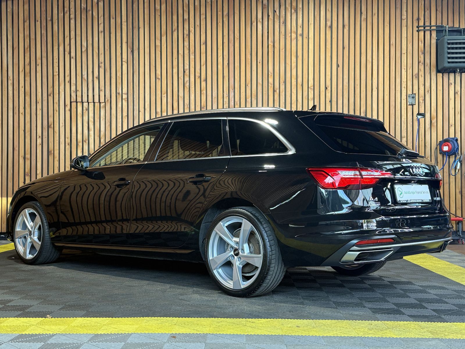 Fahrzeugabbildung Audi A4 Avant adv. TFSI *Navi*Kam*Virtual*Leder*ACC