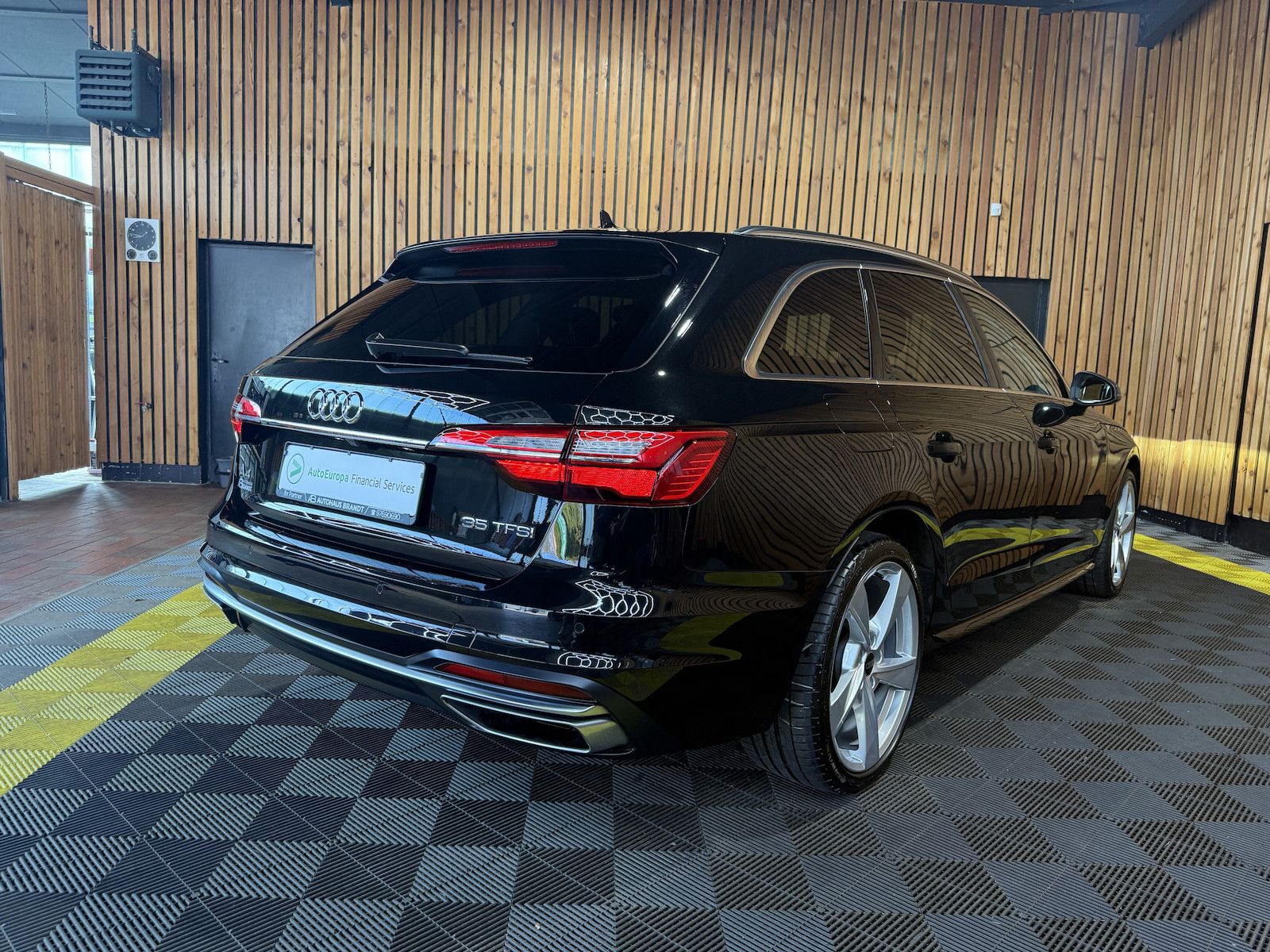 Fahrzeugabbildung Audi A4 Avant adv. TFSI *Navi*Kam*Virtual*Leder*ACC