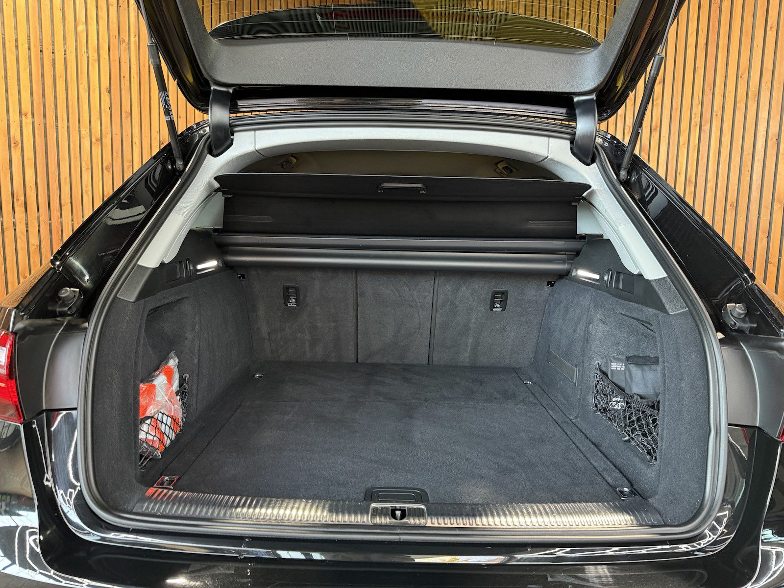 Fahrzeugabbildung Audi A4 Avant adv. TFSI *Navi*Kam*Virtual*Leder*ACC