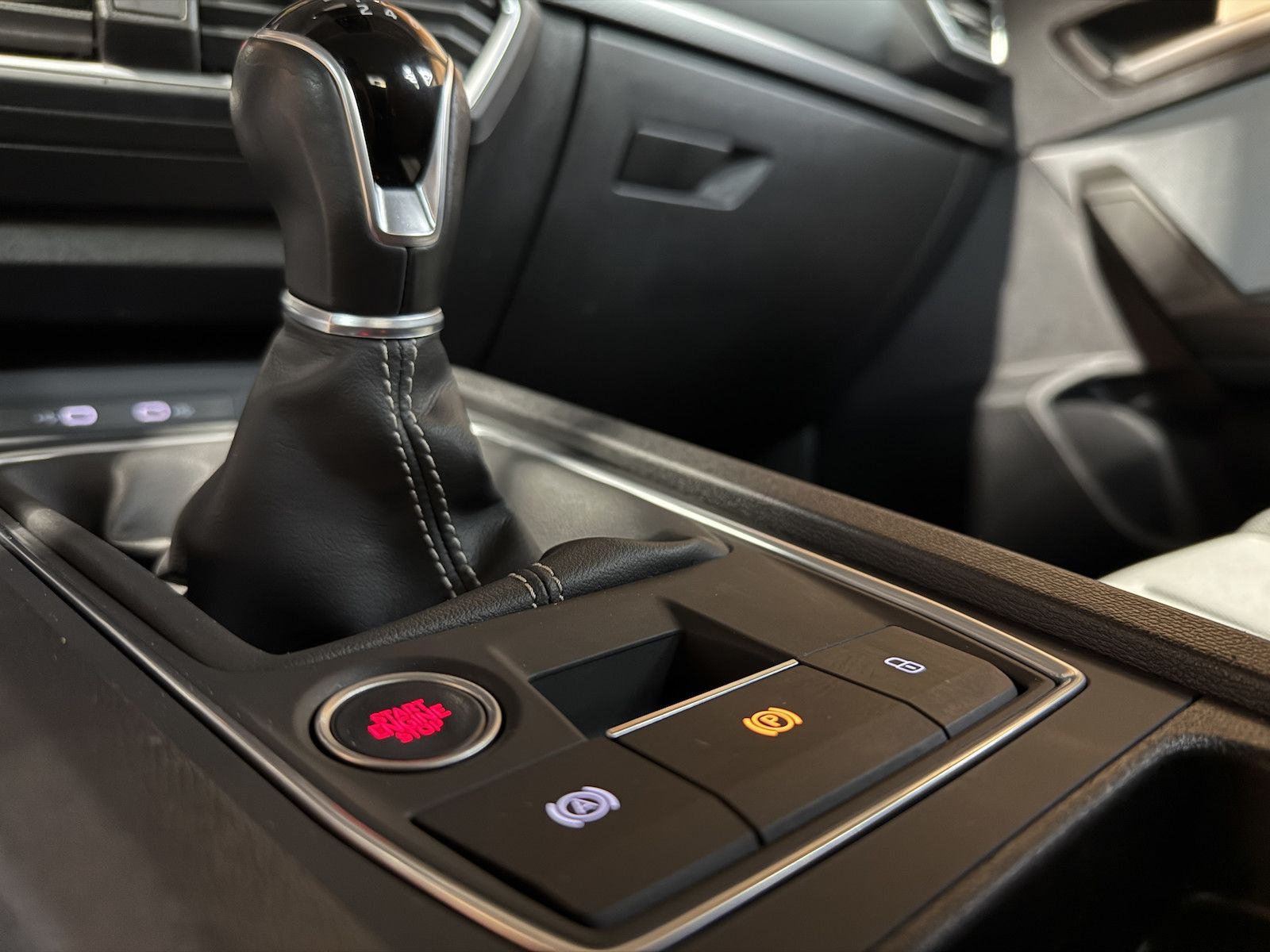 Fahrzeugabbildung SEAT Leon TSI Limo Style *Navi*LED*Virtual*Tempo*PDC*