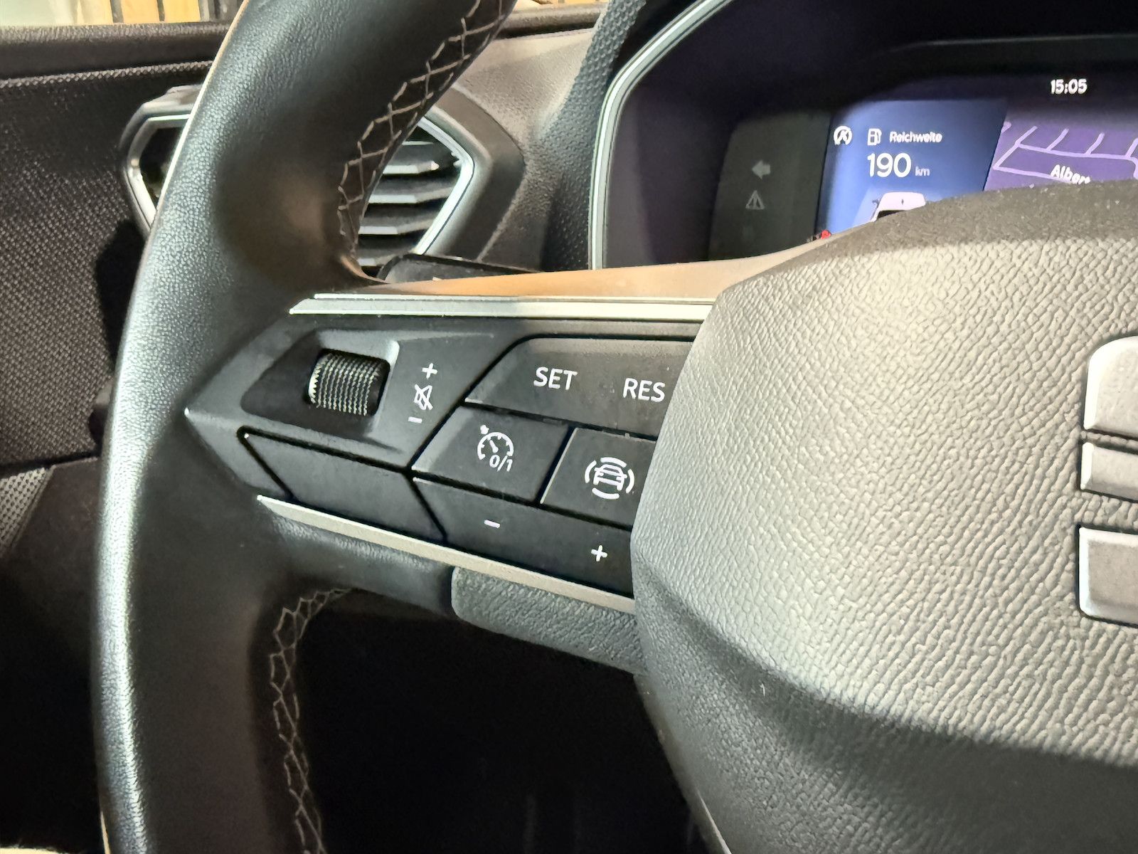 Fahrzeugabbildung SEAT Leon TSI Limo Style *Navi*LED*Virtual*Tempo*PDC*