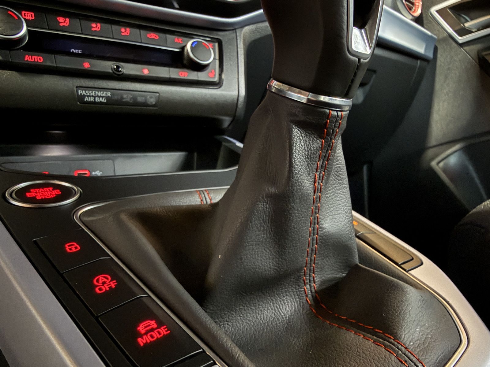 Fahrzeugabbildung SEAT Arona 1,0TSI FR-Line Navi*App*Kamera*ACC*Keyless