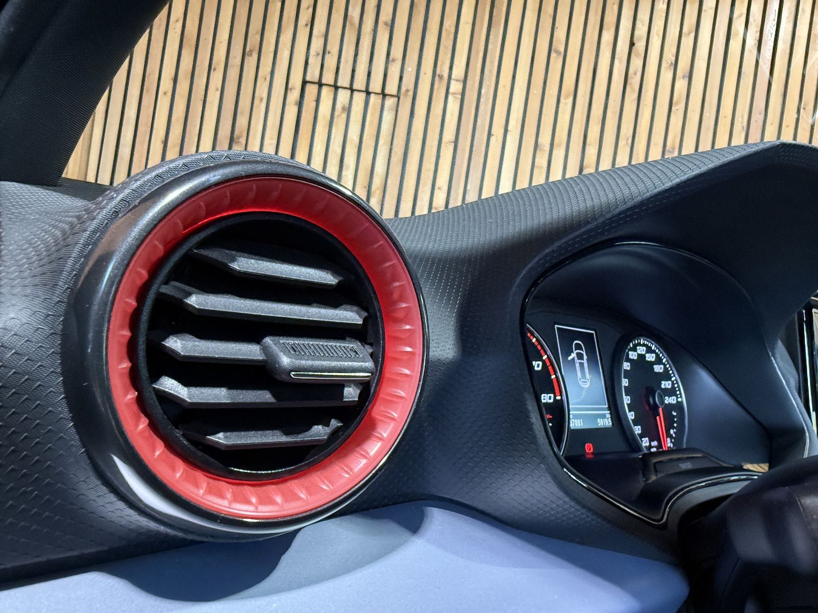 Fahrzeugabbildung SEAT Arona 1,0TSI FR-Line Navi*App*Kamera*ACC*Keyless