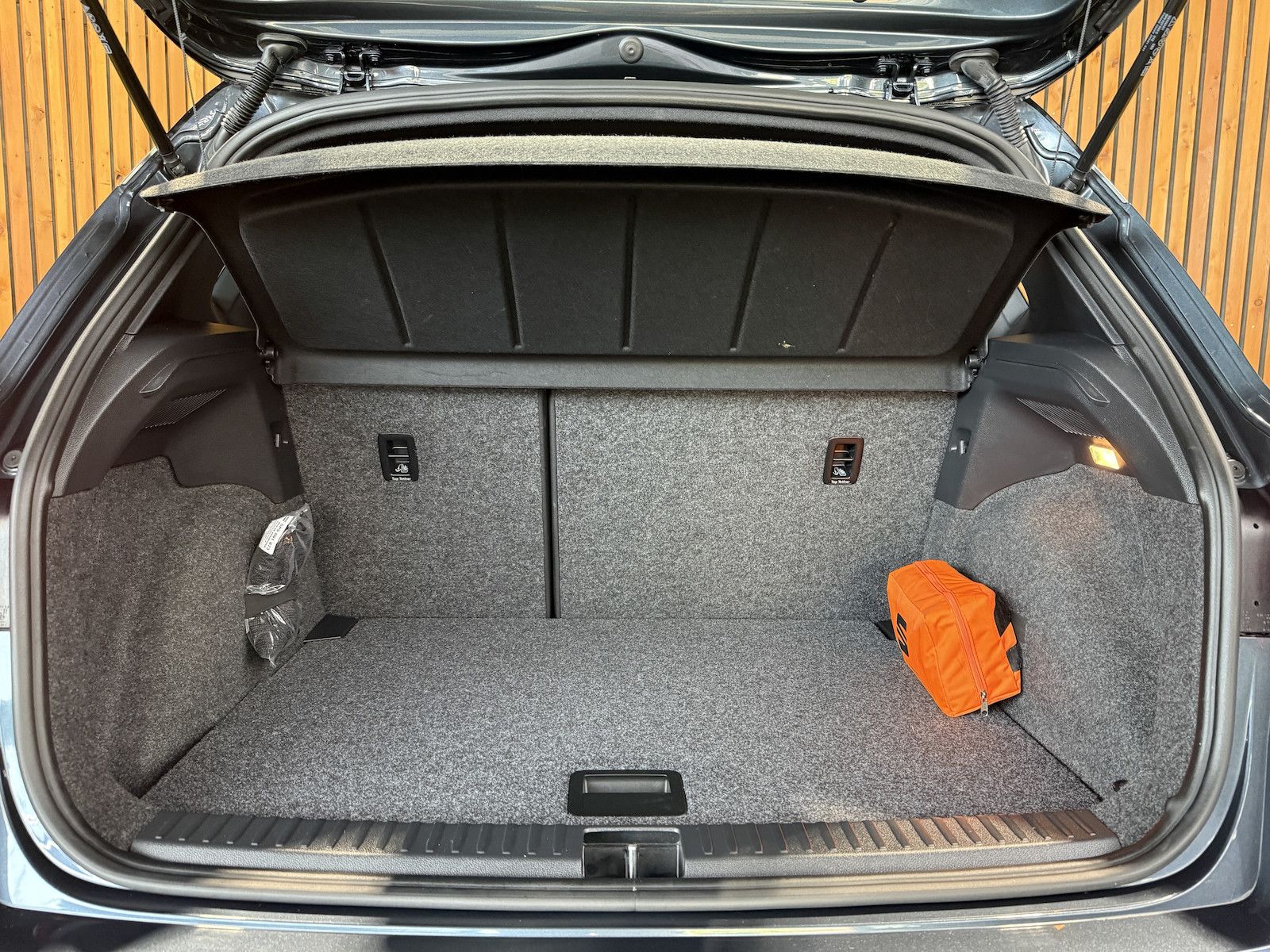 Fahrzeugabbildung SEAT Arona 1,0TSI FR-Line Navi*App*Kamera*ACC*Keyless