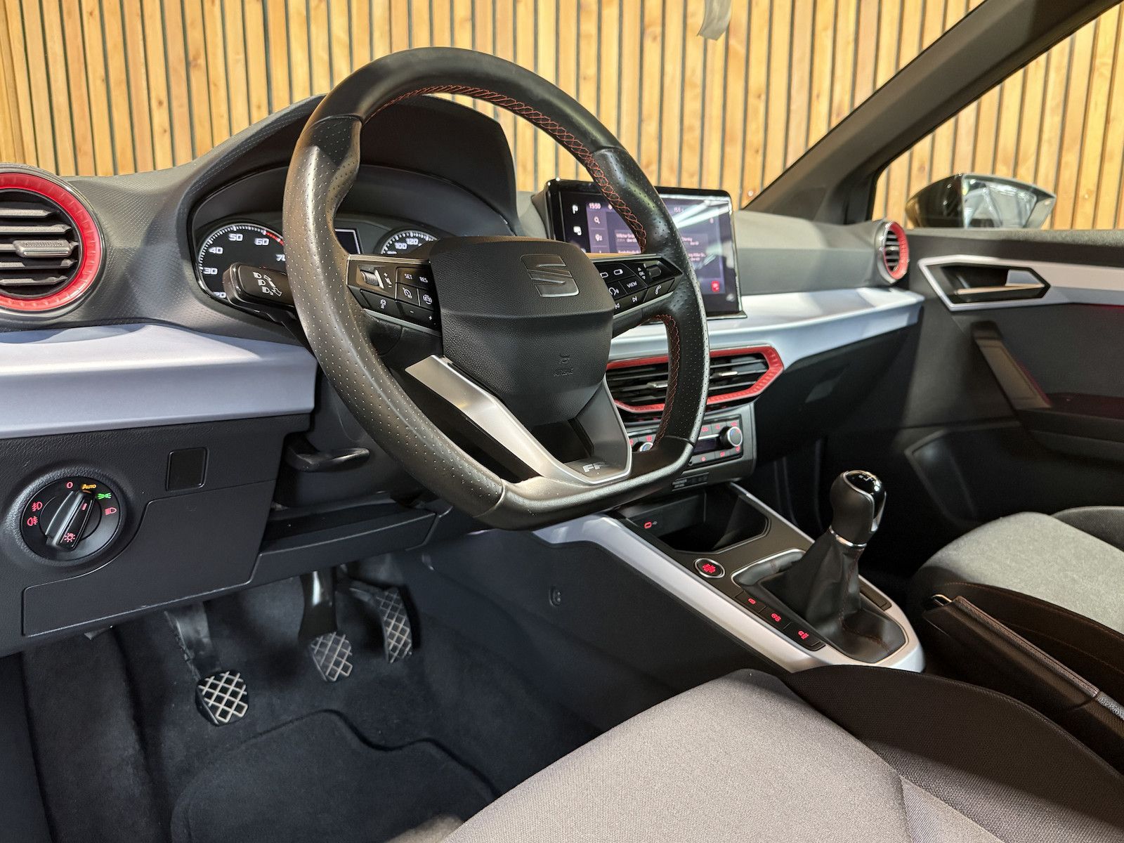 Fahrzeugabbildung SEAT Arona 1,0TSI FR-Line Navi*App*Kamera*ACC*Keyless