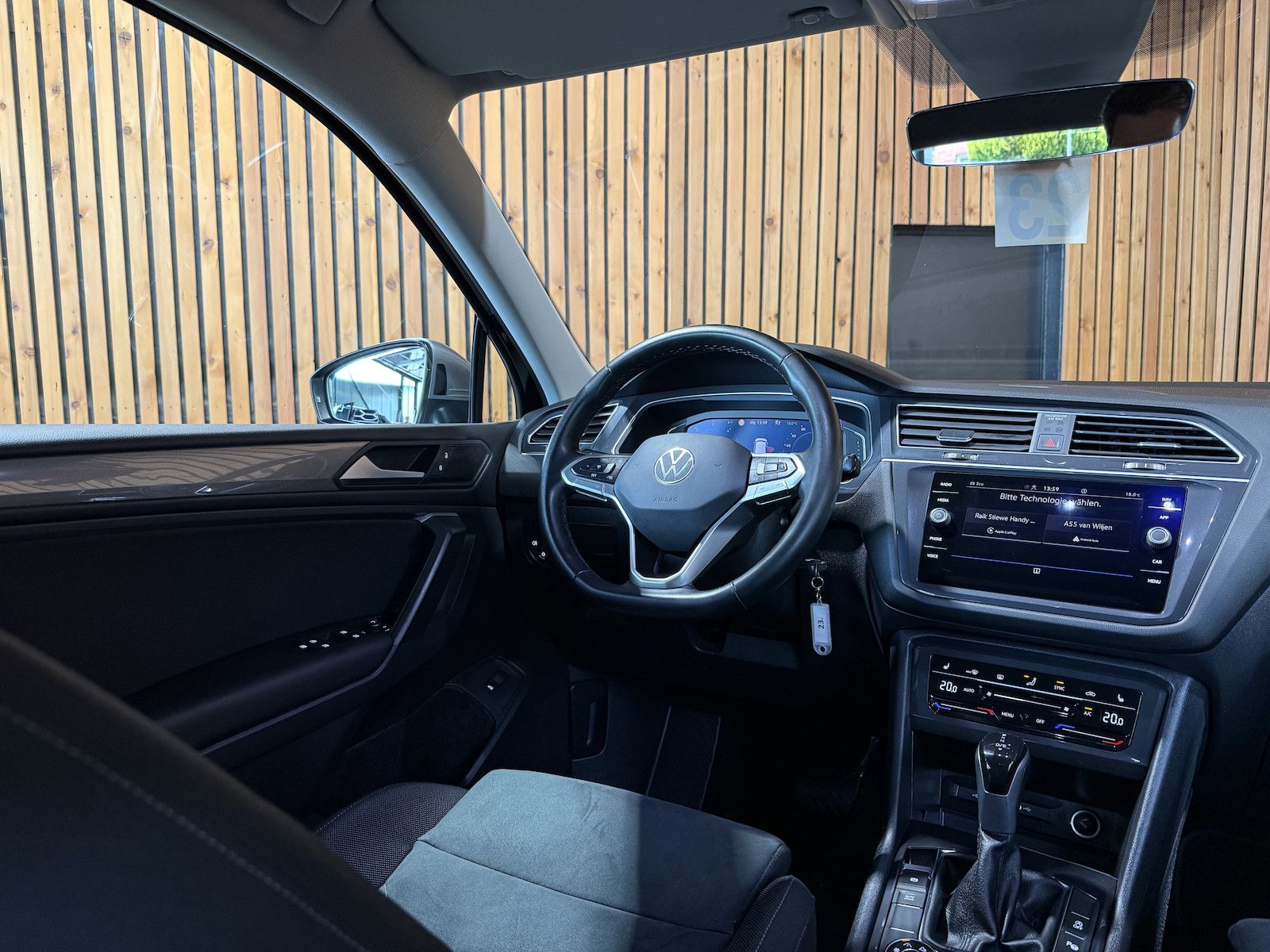 Fahrzeugabbildung Volkswagen Tiguan Allspace 2,0TDI 4M 7-Sitzer*Navi*AHK*LED