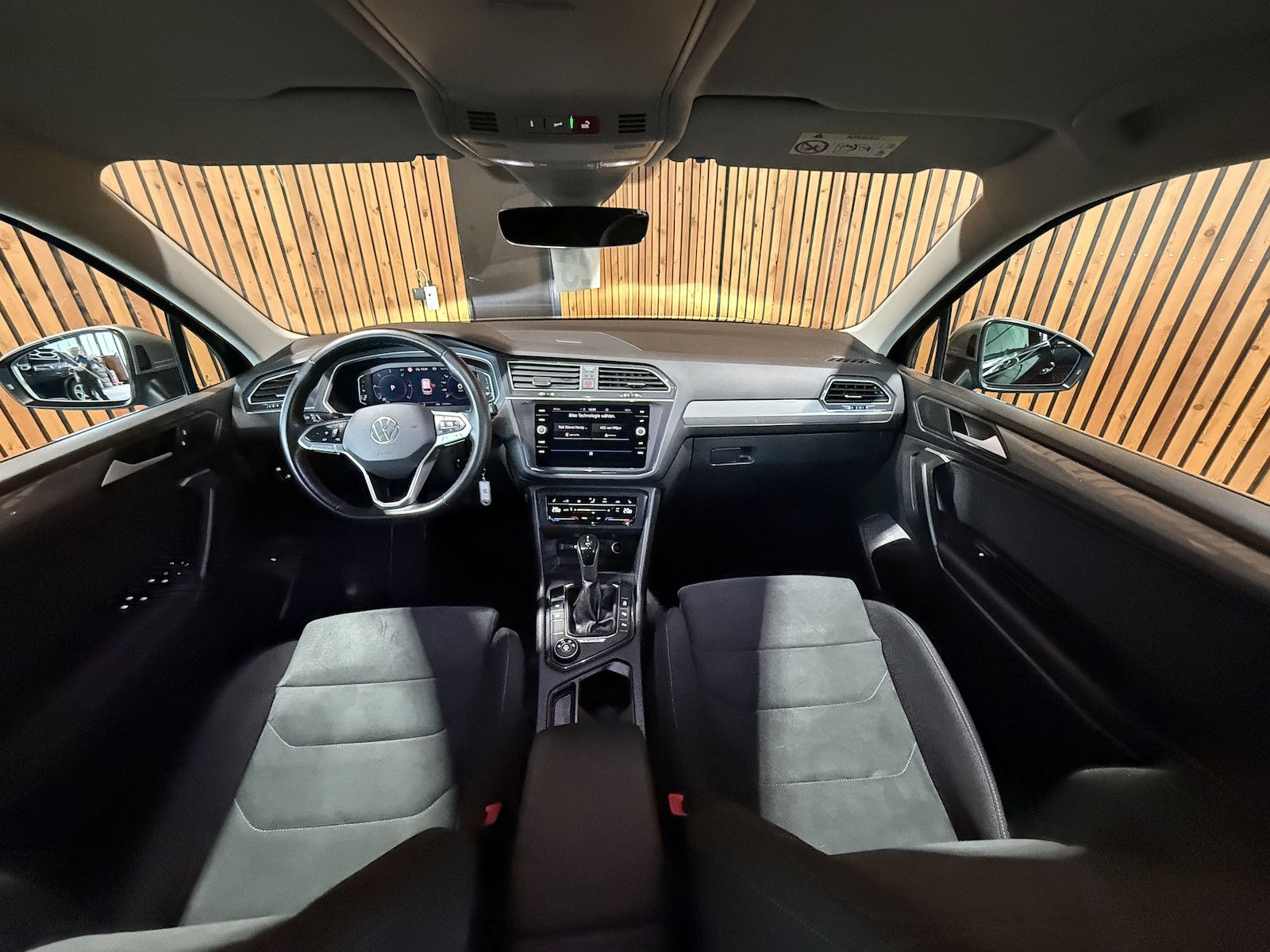 Fahrzeugabbildung Volkswagen Tiguan Allspace 2,0TDI 4M 7-Sitzer*Navi*AHK*LED