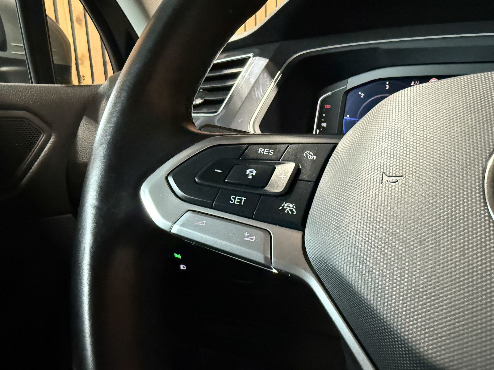 Fahrzeugabbildung Volkswagen Tiguan Allspace 2,0TDI 4M 7-Sitzer*Navi*AHK*LED