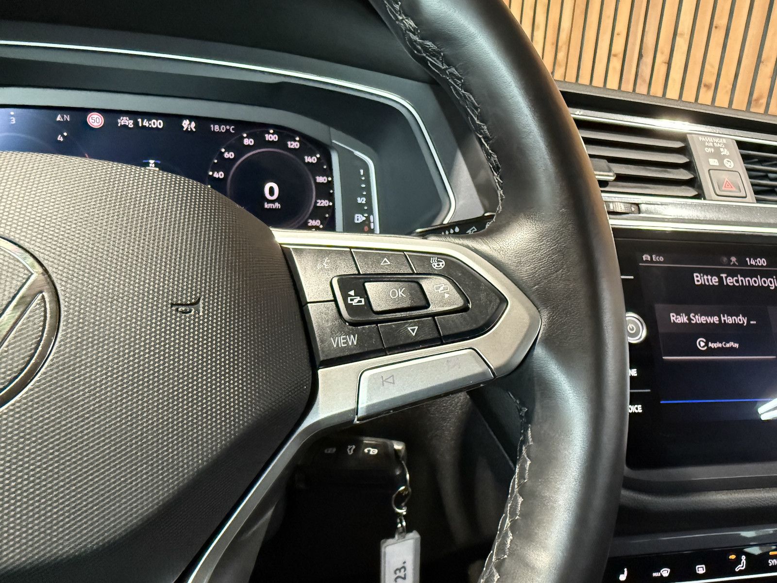 Fahrzeugabbildung Volkswagen Tiguan Allspace 2,0TDI 4M 7-Sitzer*Navi*AHK*LED
