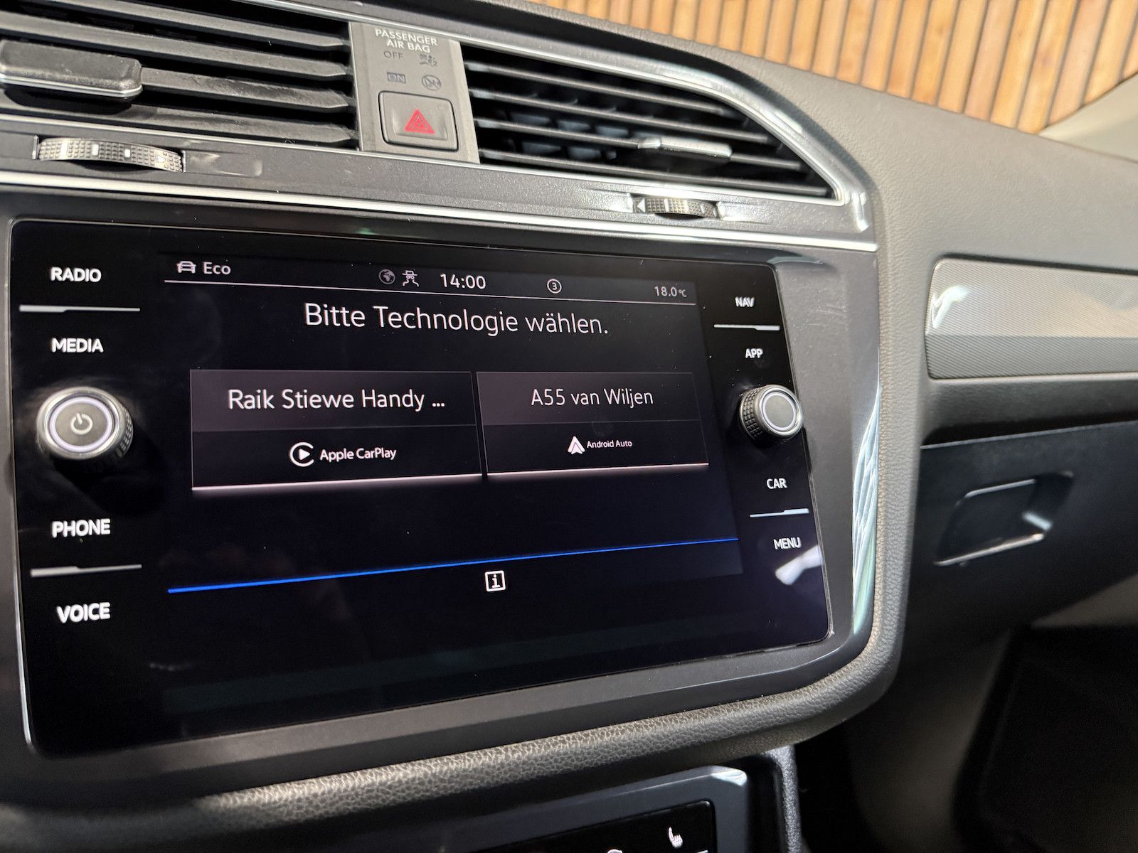 Fahrzeugabbildung Volkswagen Tiguan Allspace 2,0TDI 4M 7-Sitzer*Navi*AHK*LED
