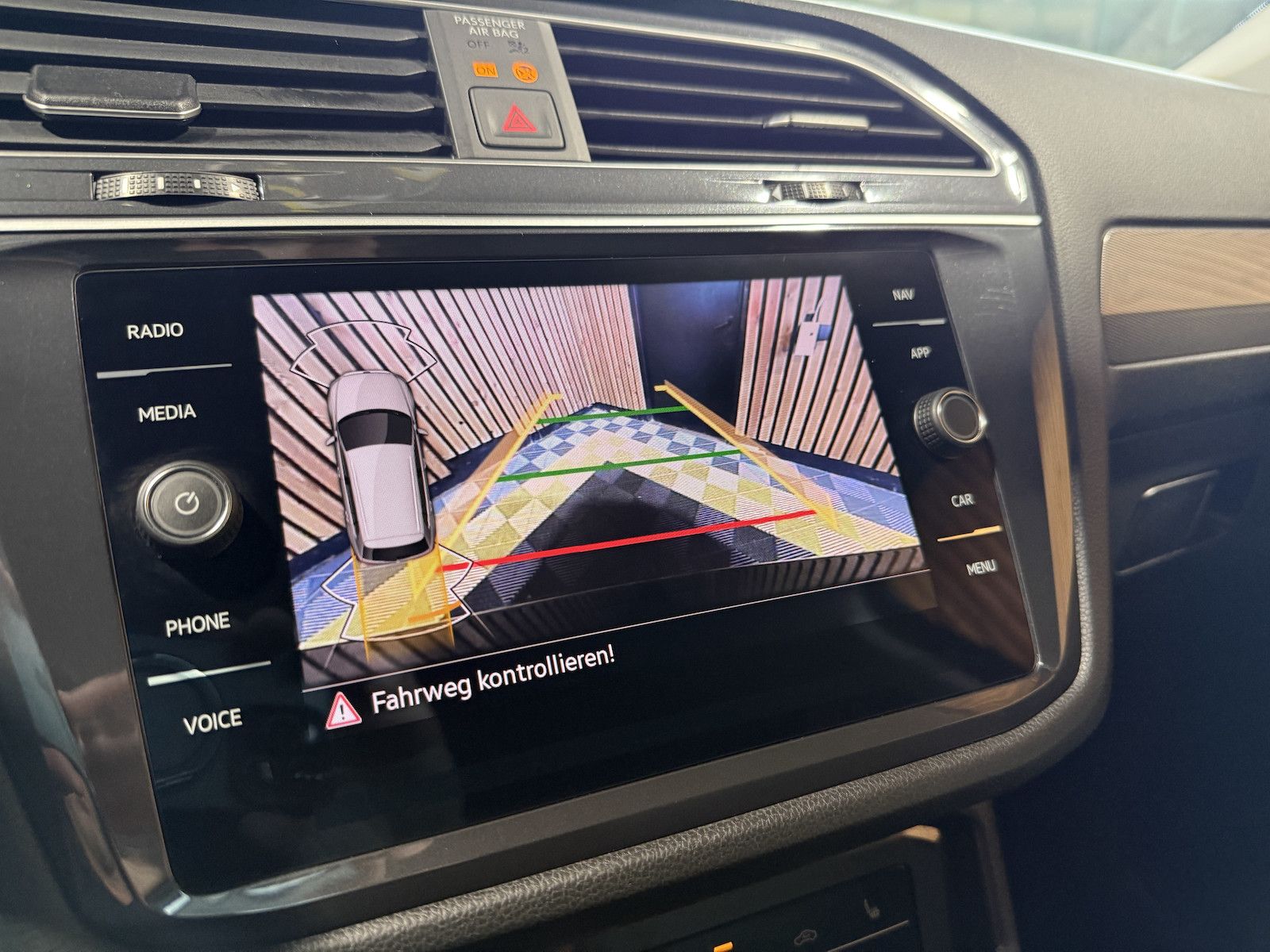 Fahrzeugabbildung Volkswagen Tiguan Allspace 2,0TDI 4M 7-Sitzer*Navi*AHK*LED