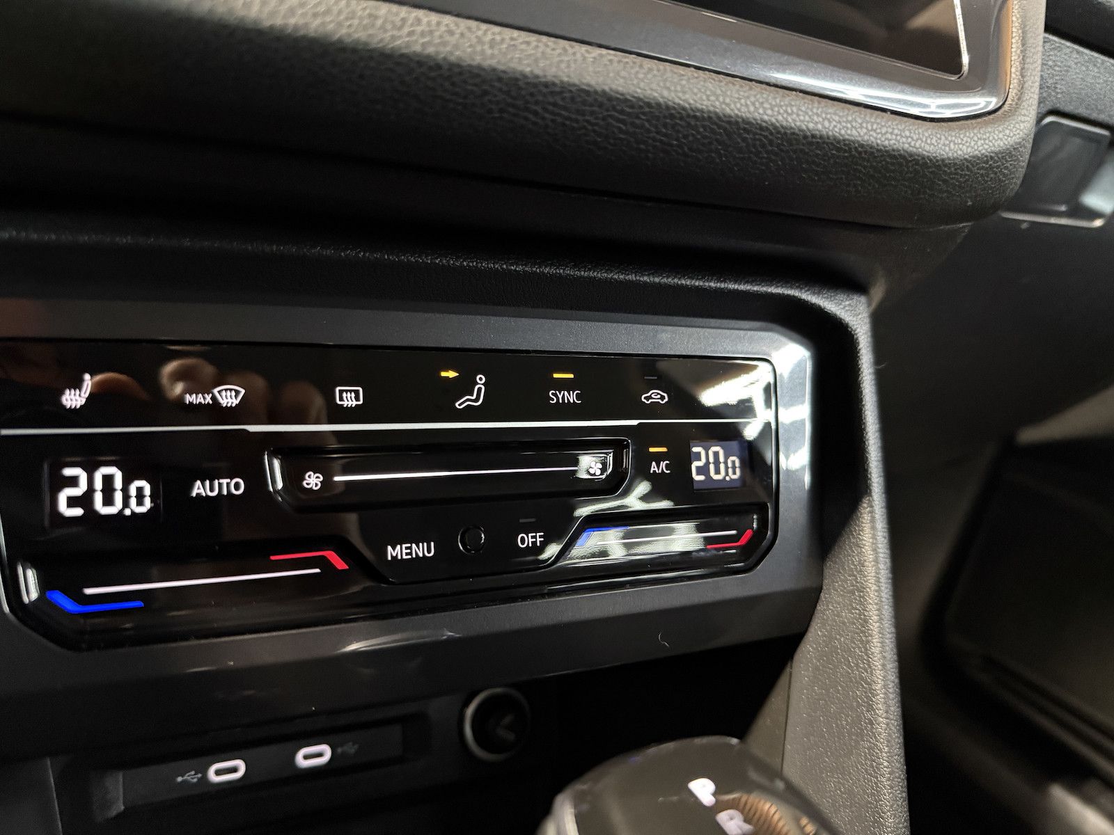 Fahrzeugabbildung Volkswagen Tiguan Allspace 2,0TDI 4M 7-Sitzer*Navi*AHK*LED