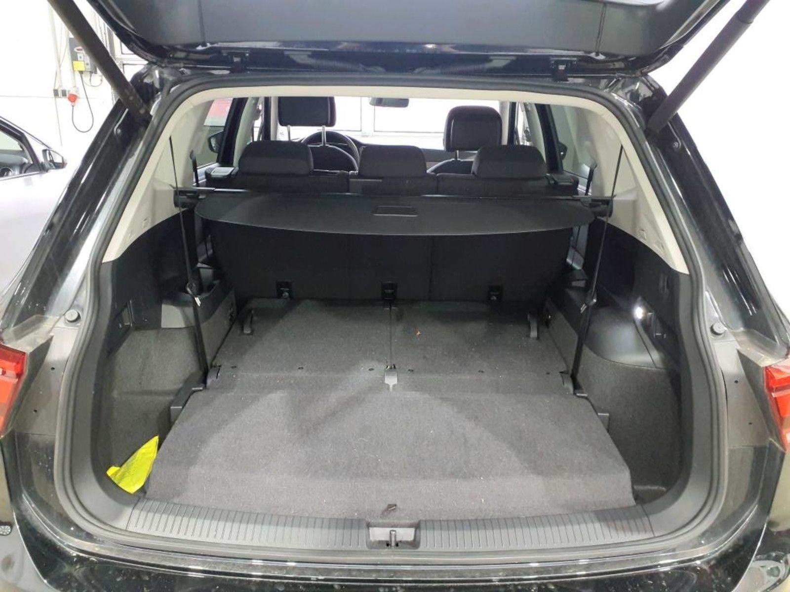 Fahrzeugabbildung Volkswagen Tiguan Allspace 2,0TDI 4M 7-Sitzer*Navi*AHK*LED