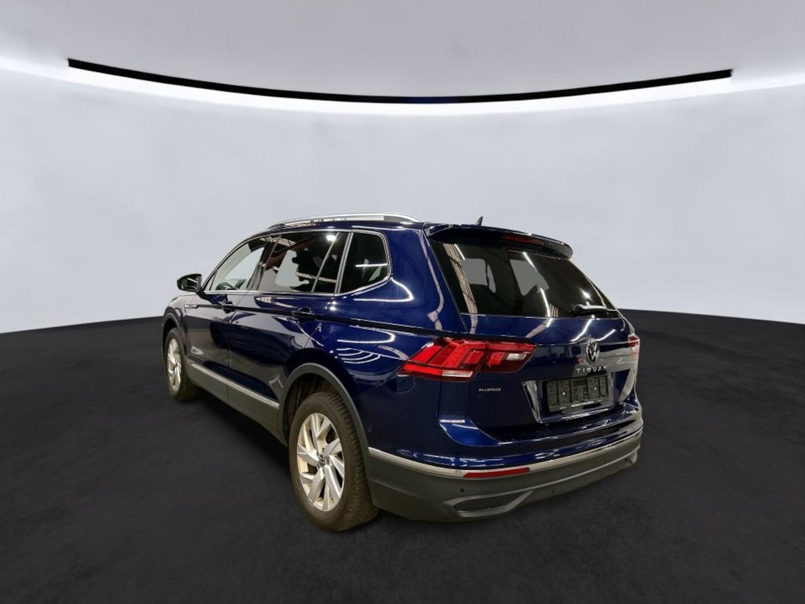 Fahrzeugabbildung Volkswagen Tiguan Allspace 2,0TDI 4M 7-Sitzer*Navi*AHK*LED